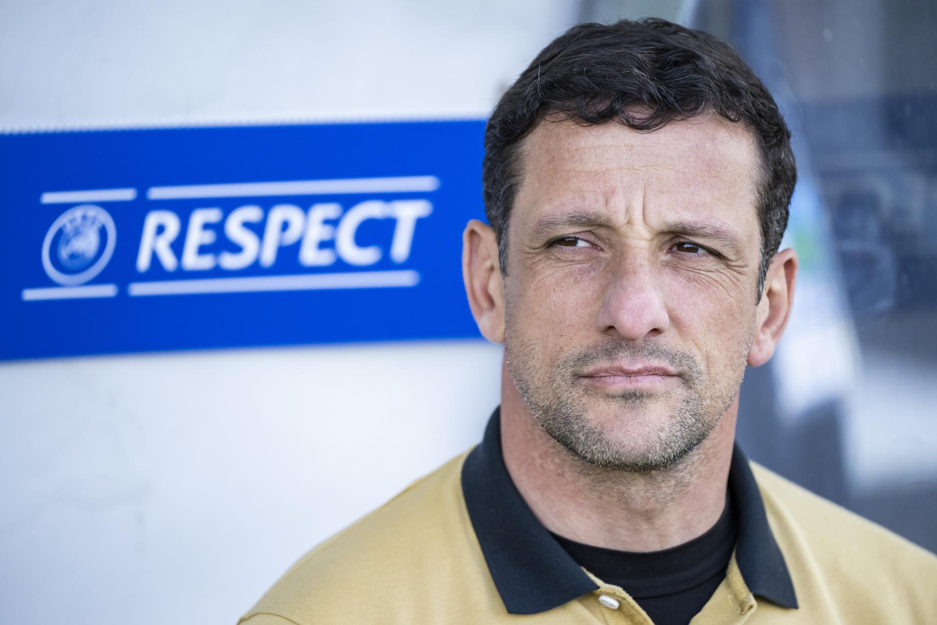 El brasileño Juliano Belletti, durante la semifinal que los juveniles del Barcelona disputaron ante el AZ Alkmaar neerlandés, en la Liga de Campeones de la categoría, el pasado 25 de abril.EFE/EPA/JEAN-CHRISTOPHE BOTT