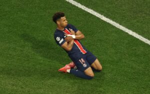EL extremo del PSG Desire Doue celebra el segundo gol durante la final de la UEFA Champions League entre Paris Saint-Germain e Internazionale Milano en Múnich, Alemania. EFE/EPA/FRIEDEMANN VOGEL