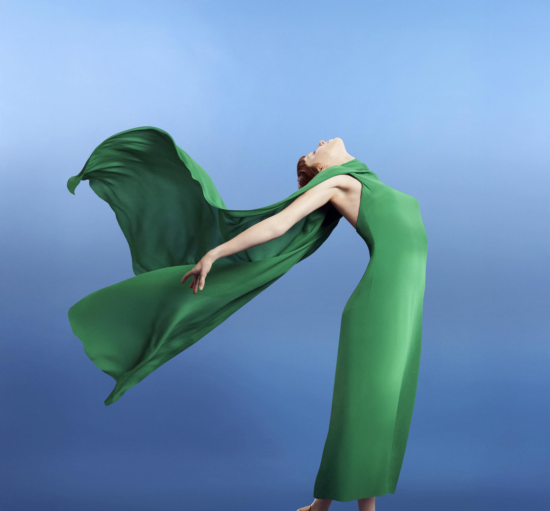 Modelo de la última colección de Sybilla, en una imagen facilitada por la diseñadora. EFE//SOLO USO EDITORIAL