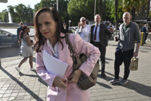 La presidenta de Redeia, Beatriz Corredor, a su llegada a la segunda jornada del foro CREO este jueves en Madrid. EFE/ Fernando Villar