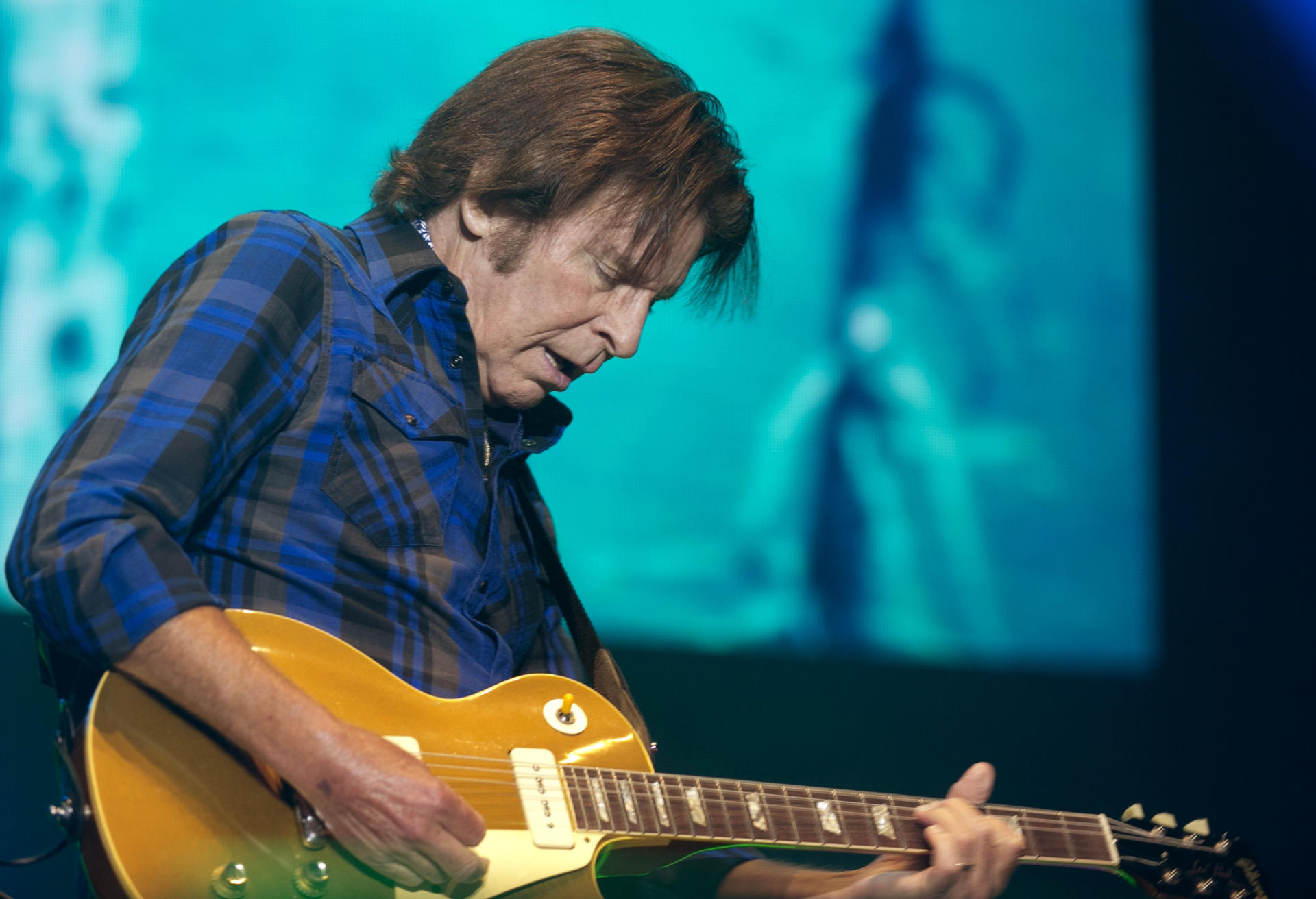 Fotografía de archivo del músico y cantante estadounidense John Fogerty, durante un concierto en el Azkena Rock Festival, en Vitoria (País Vasco, España). EFE/David Aguilar
