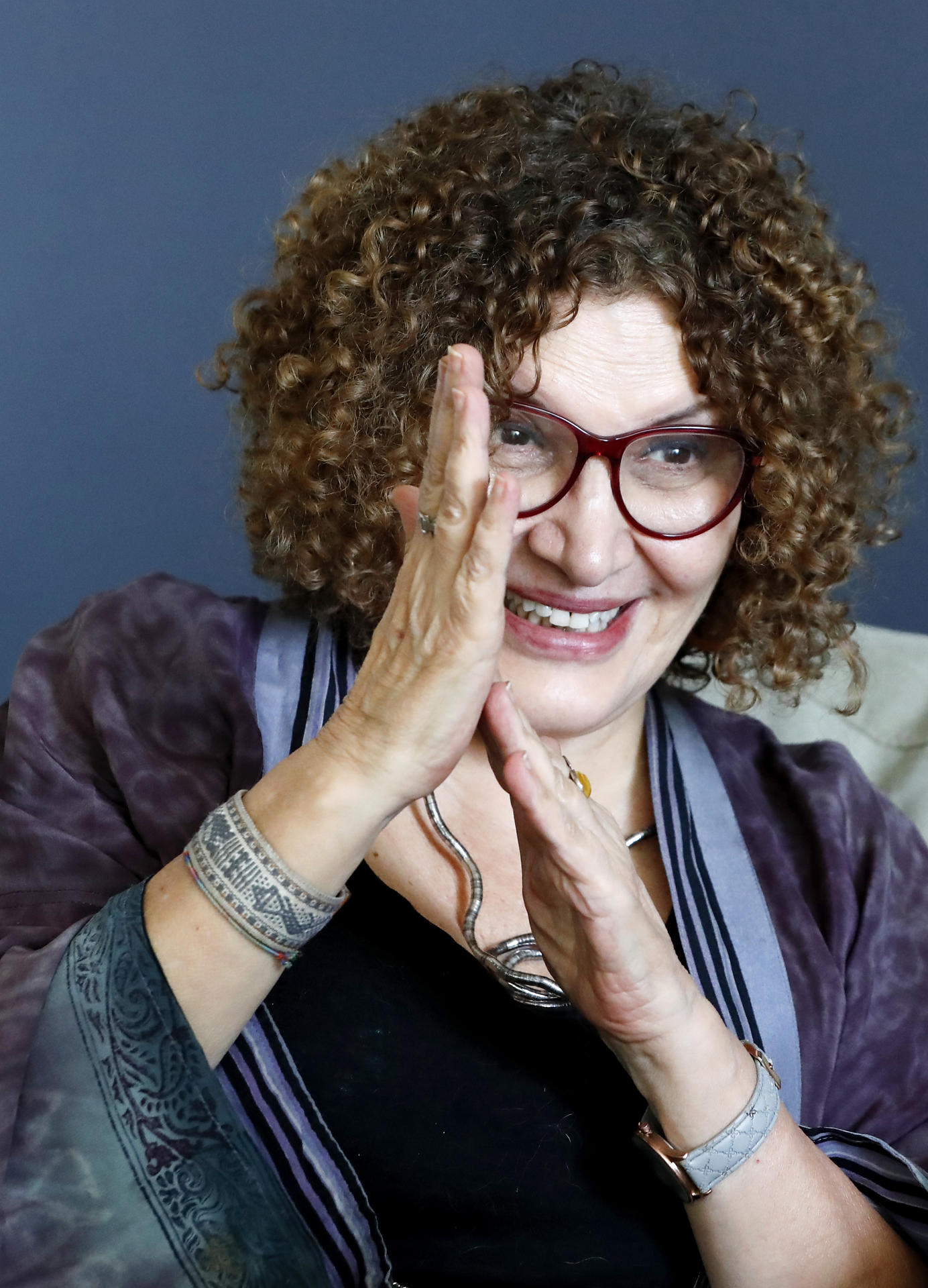 La escritora Myriam Moscona habla durante una entrevista con EFE este jueves, en la Ciudad de México (México). EFE/ Mario Guzmán