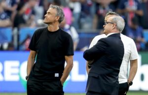 El entrenador del PSG y el director deprotivo del equipo francés Luis Campos en Múnich, Alemania. EFE/EPA/RONALD WITTEK