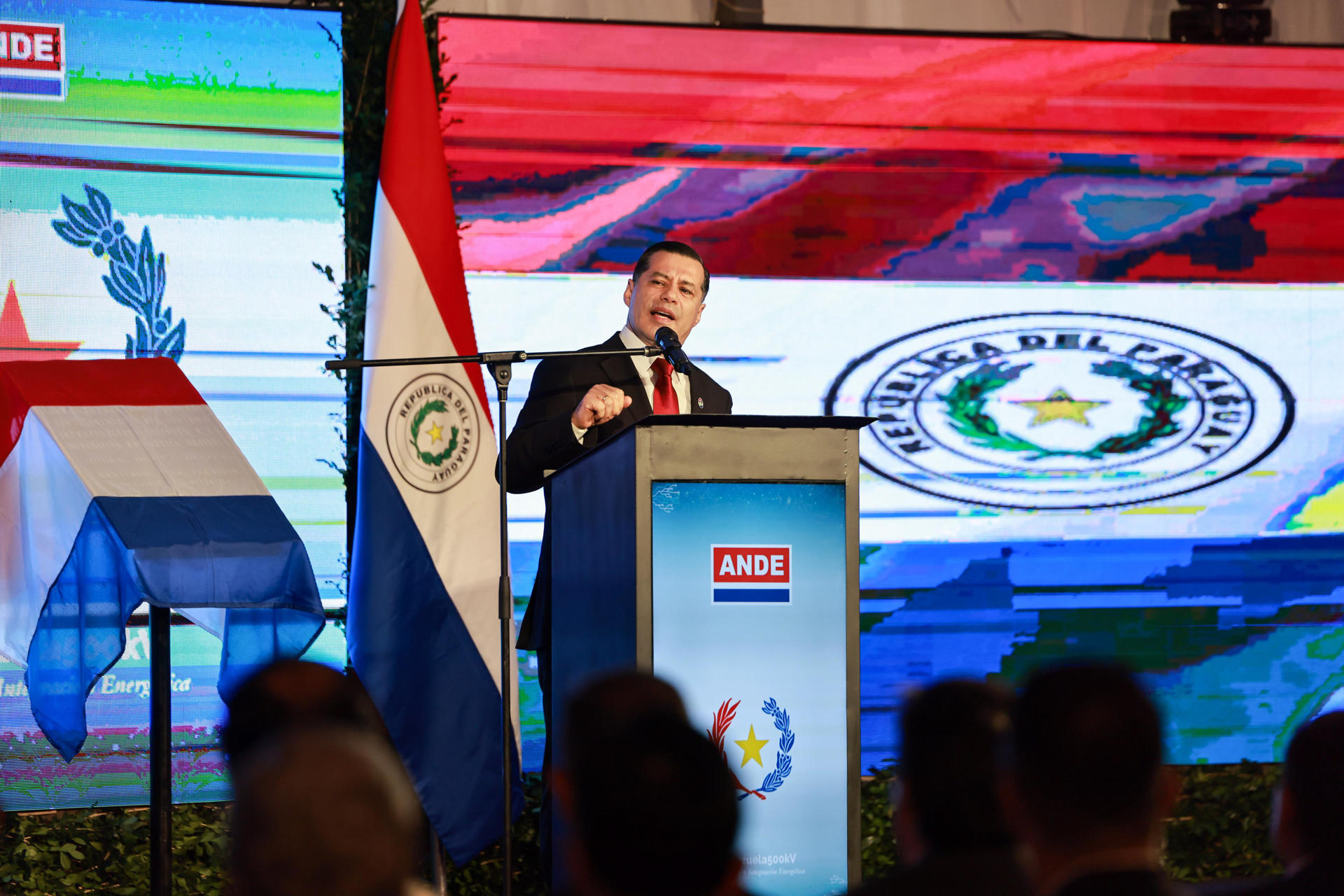 Fotografía cedida del presidente de la Administración Nacional de Energía, Félix Sosa, hablando durante la inauguración de la Subestación de Interconexión Valenzuela este 10 de mayo de 2025, en Valenzuela (Paraguay).EFE/ Presidencia de Paraguay