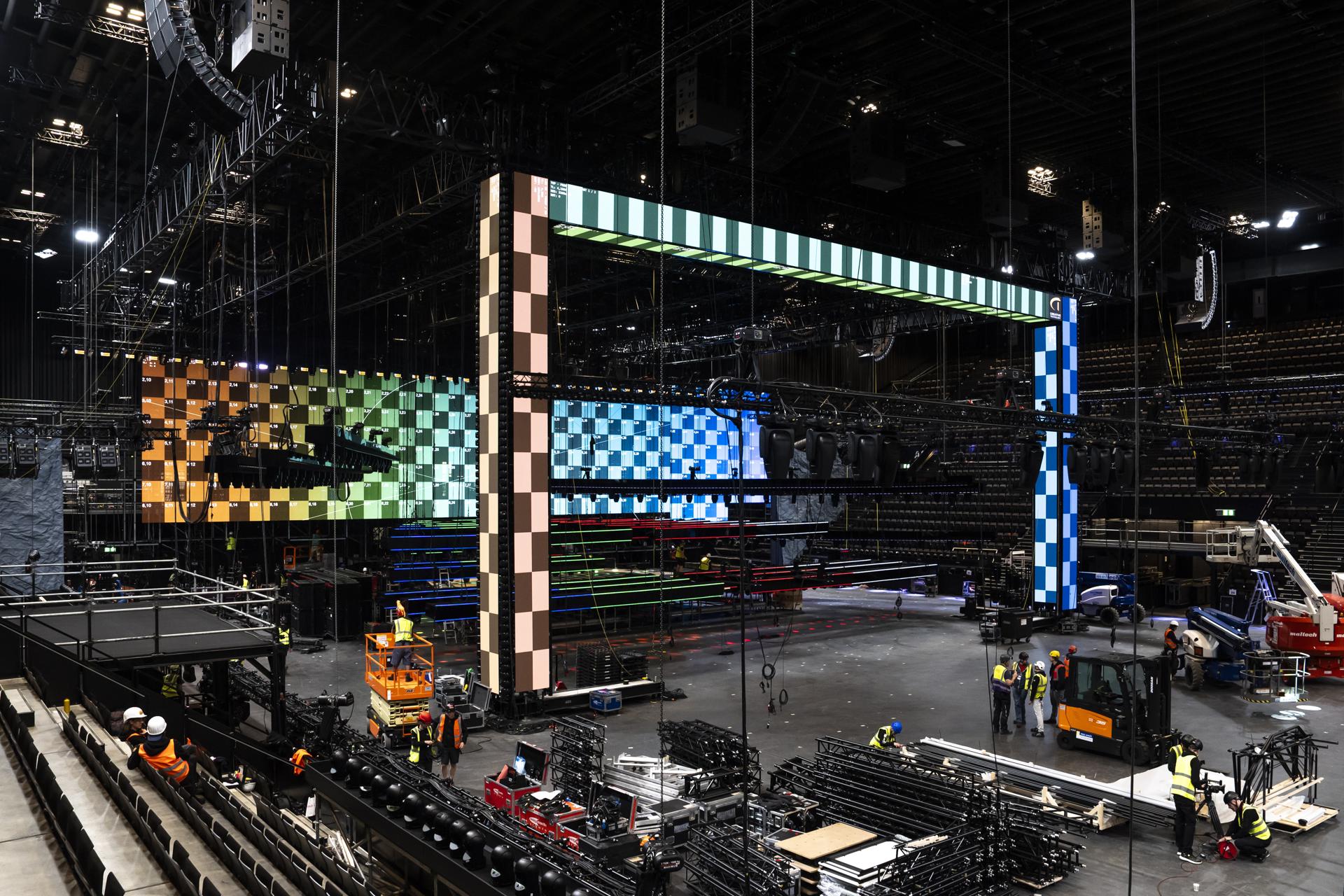 Imagen de archivo de la construcción del escenario principal del festival de la canción de Eurovisión 2025, en el St. Jakobshalle, en Basilea, Suiza. EFE/EPA/TIL BUERGY