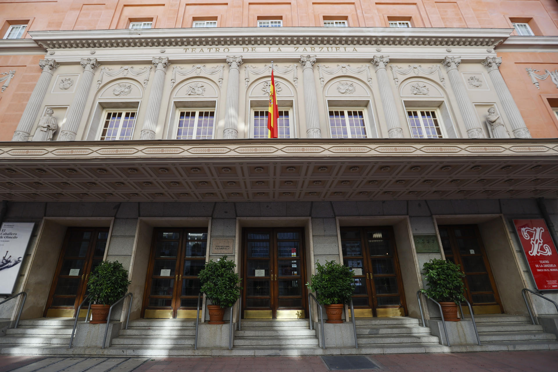 Imagen de archivo (03/08/2023) de la vista de la fachada del teatro de La Zarzuela de Madrid.
 EFE/ Mariscal