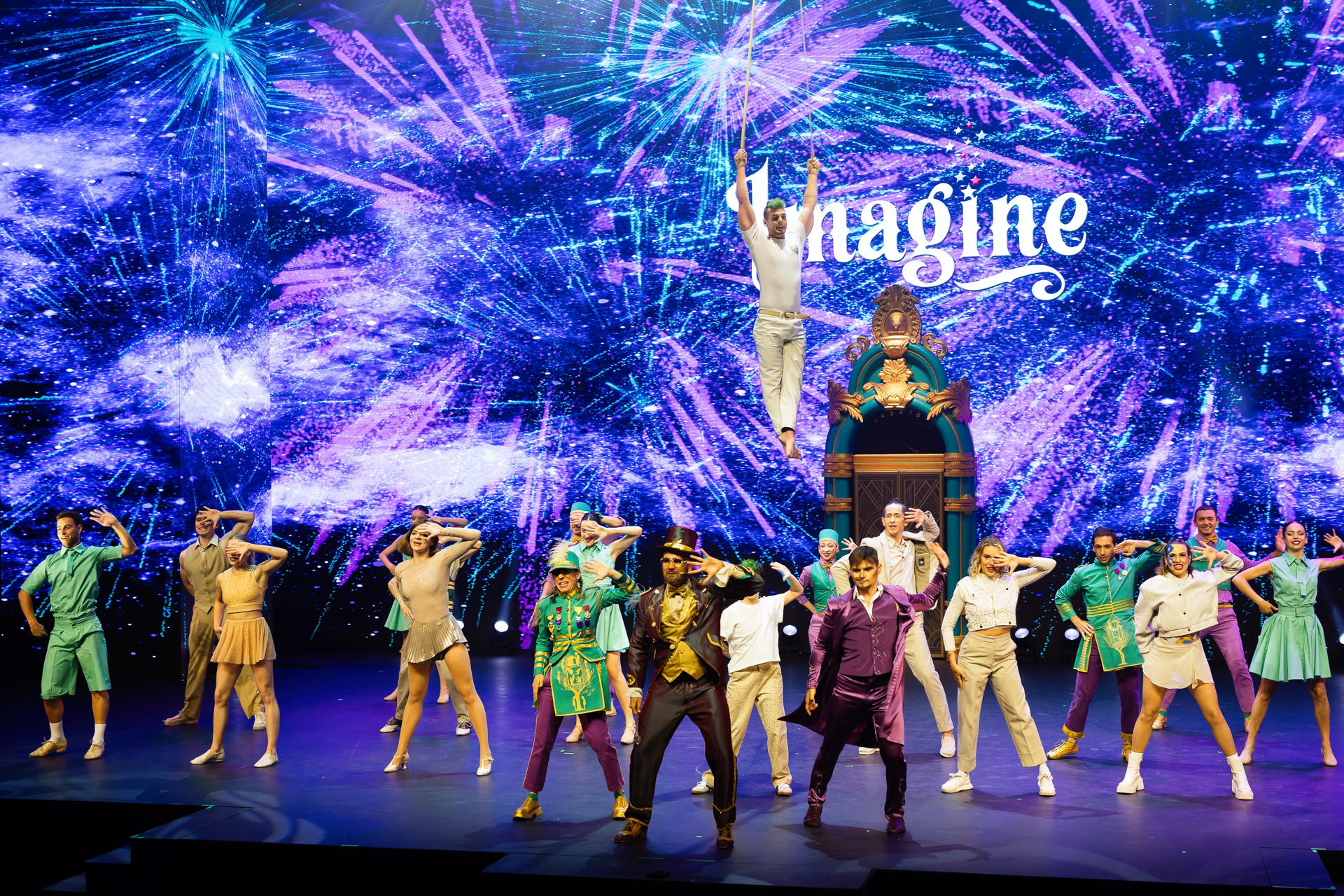 Un momento del pase gráfico del espectáculo de circo 'Imagine.El camino hacia los sueños', que se reestrena en el Espacio Sohrlin Andalucía en Málaga, un proyecto de Antonio Banderas y Domingo Merlín, que admite que es todavía "muy pequeño", pero que sigue dirigiéndose hacia lo que soñó. EFE/Carlos Díaz.