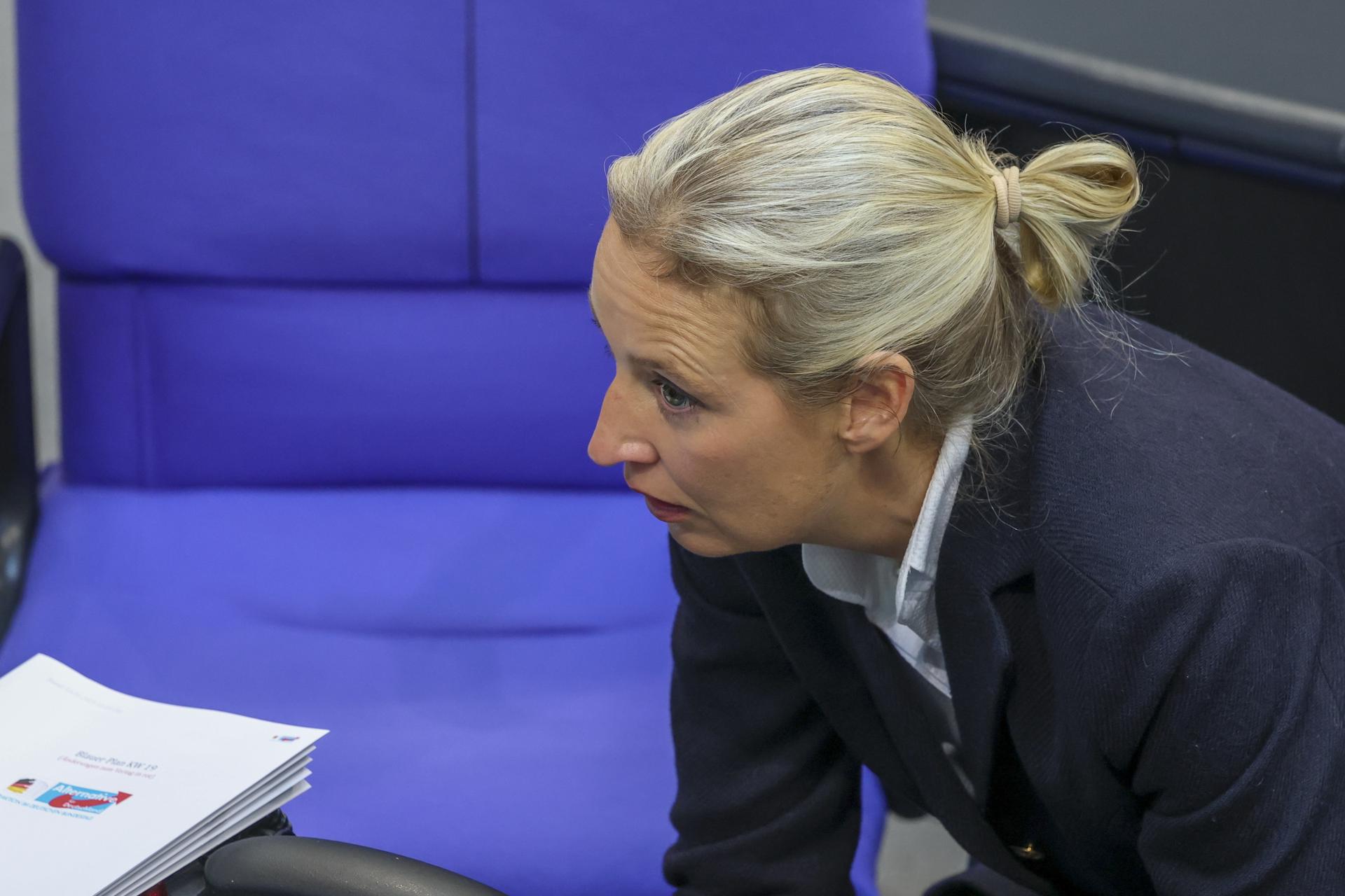 Alice Weidel, copresidenta de AfD, segunda mayor fuerza del país tras las elecciones generales de febrero pasado. EFE/EPA/FILIP SINGER