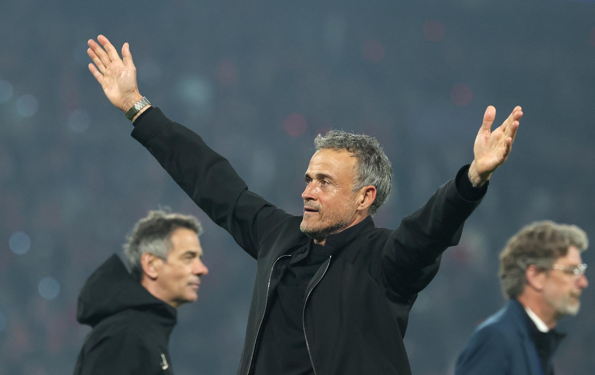 PSG head coach Luis Enrique celebrates after winning the UEFA Champions League semi-finals 2nd leg soccer match between Paris Saint-Germain and Arsenal FC, in Paris, France, 07 May 2025. after the UEFA Champions League semi-finals 2nd leg soccer match between Paris Saint-Germain and Arsenal FC, in Paris, France, 07 May 2025. PSG won 2-1. (Liga de Campeones, Francia) EFE/EPA/MOHAMMED BADRA