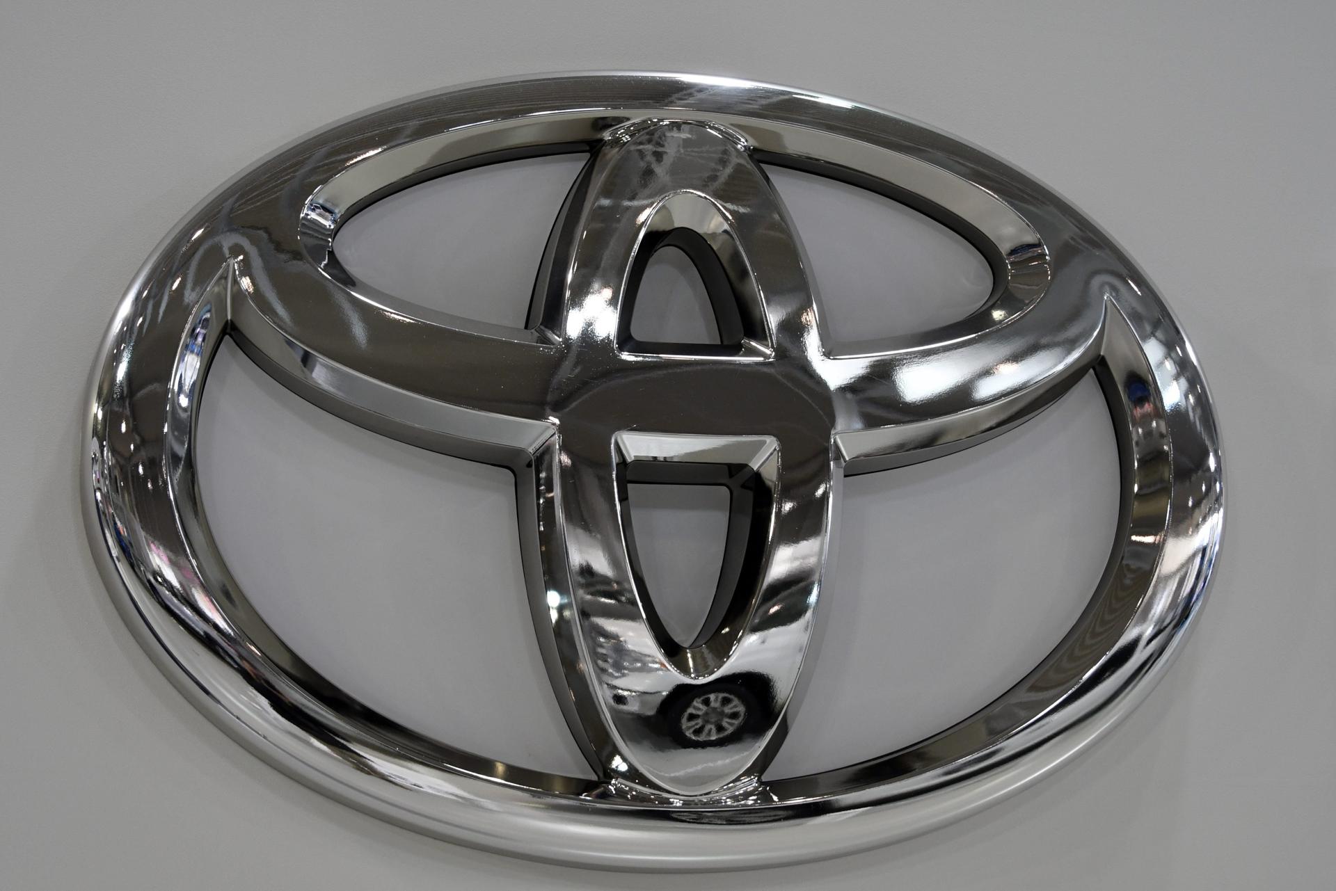 Imagen de archivo del logotipo de Toyota. EPA/FRANCK ROBICHON