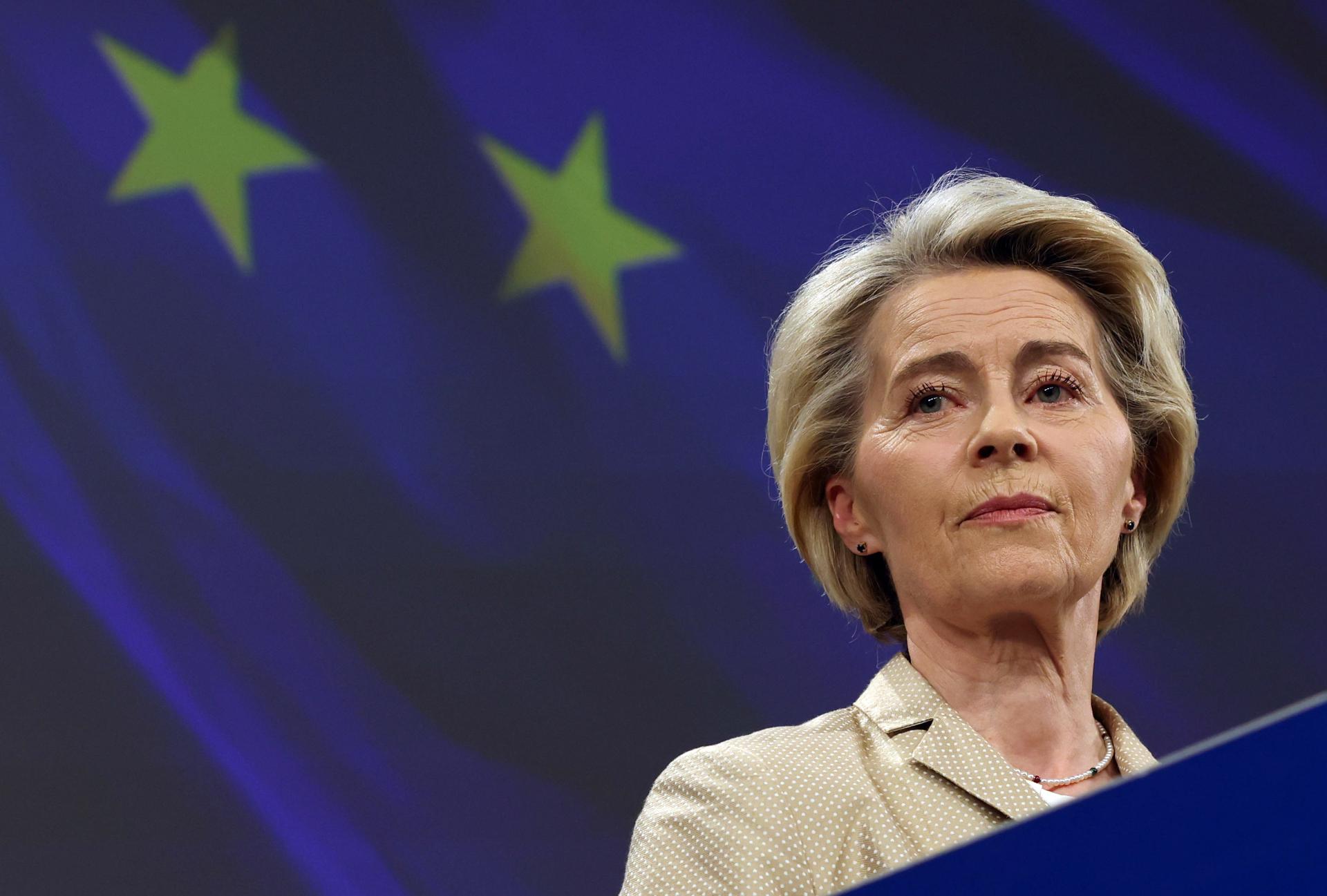 La Presidenta de la Comisión Europea, Ursula von der Leyen, habla en una conferencia de prensa después de una reunión con el Canciller alemán Friedrich Merz en Bruselas, Bélgica, el 9 de mayo de 2025. (Bélgica, Alemania, Bruselas) EFE/EPA/OLIVIER HOSLET
```