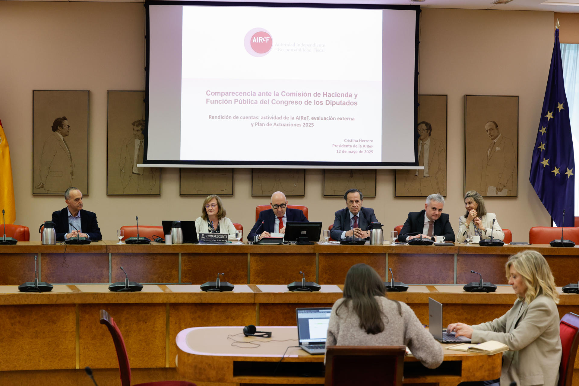 La presidenta de la Autoridad Independiente de Responsabilidad Fiscal (AIReF), Cristina Herrero (2i), comparece en la Comisión de Hacienda y Función Pública, este lunes en el Congreso de los Diputados. EFE/ Zipi