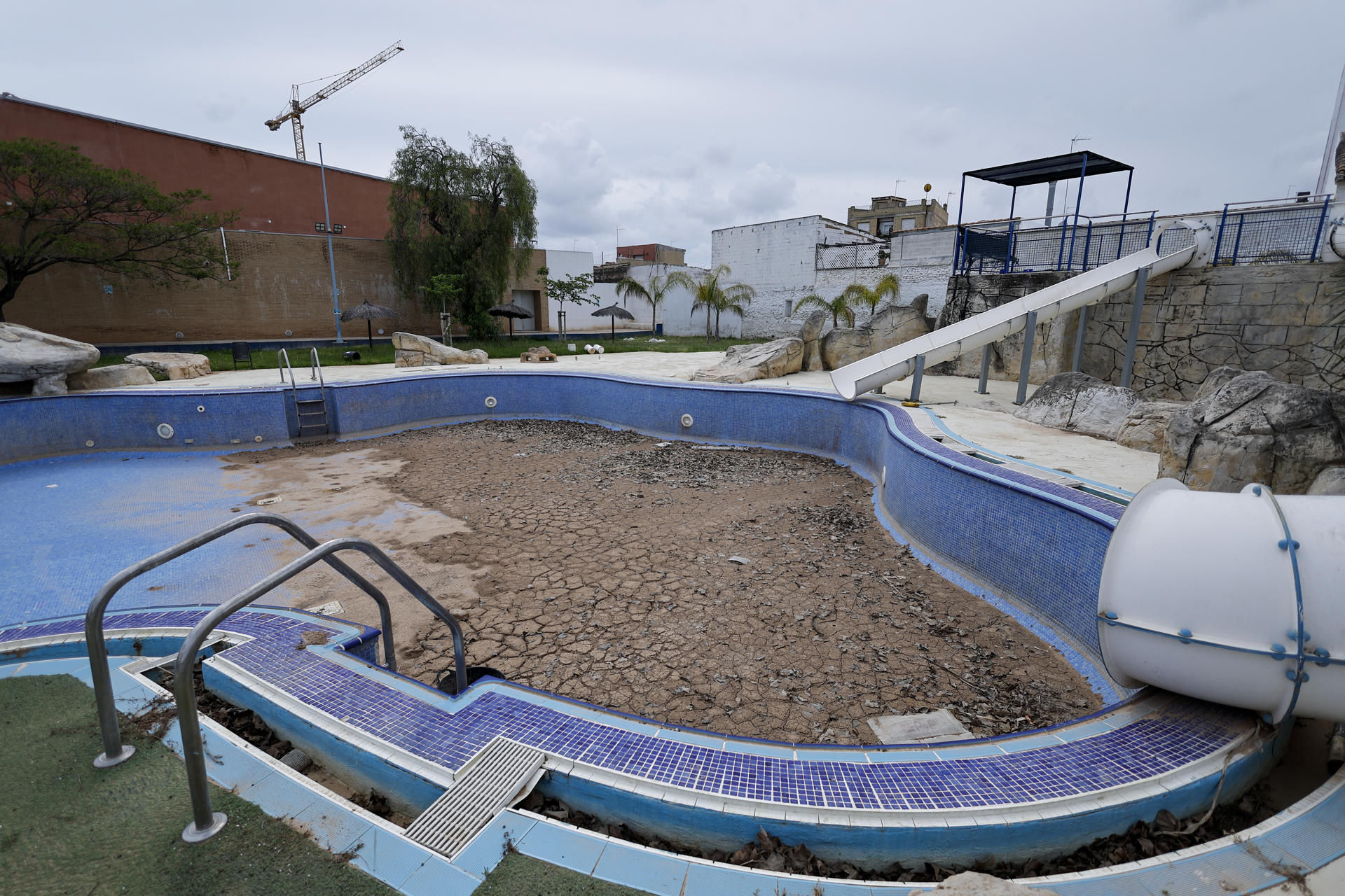 Imagen de la piscina de Aldaia afectada por la dana de octubre de 2024. EFE/Biel Aliño