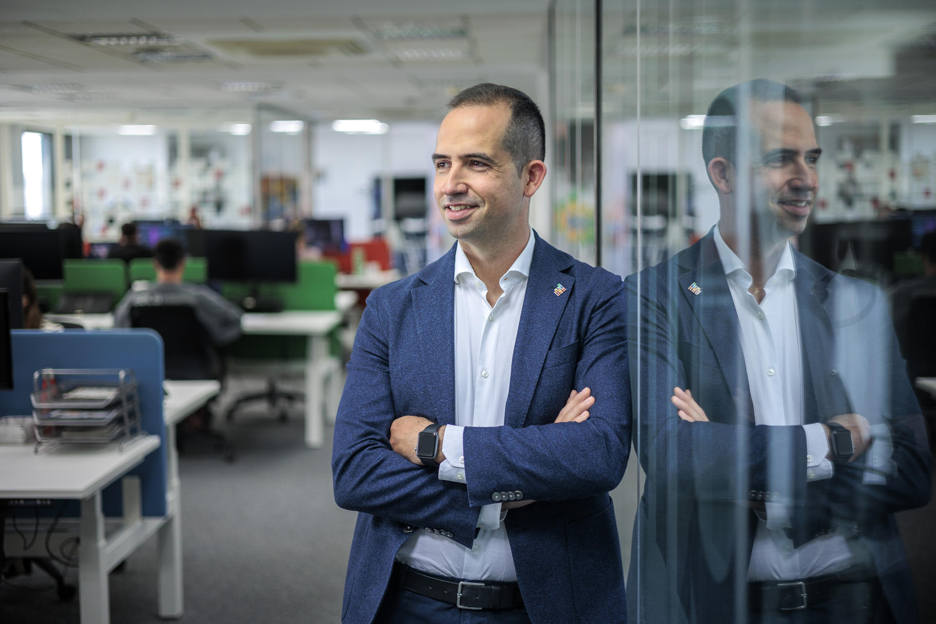 El director ejecutivo y cofundador de Quibim, Ángel Alberich-Bayarri, durante la entrevista con EFE en la que explica en la dirección que avanzan los productos de IA desarrollados por esta empresa emergente valenciana, invertida por el fondo GoHub Ventures, que ya puede analizar anomalías en la próstata, el hígado y el cerebro . EFE/Biel Aliño