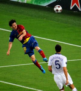Fotografía de archivo del 27/05/09 del jugador argentino del FC Barcelona Lionel Messi al anotar el 2-0 frente al Manchester United. EFE/ROBERTO TEDESCHI