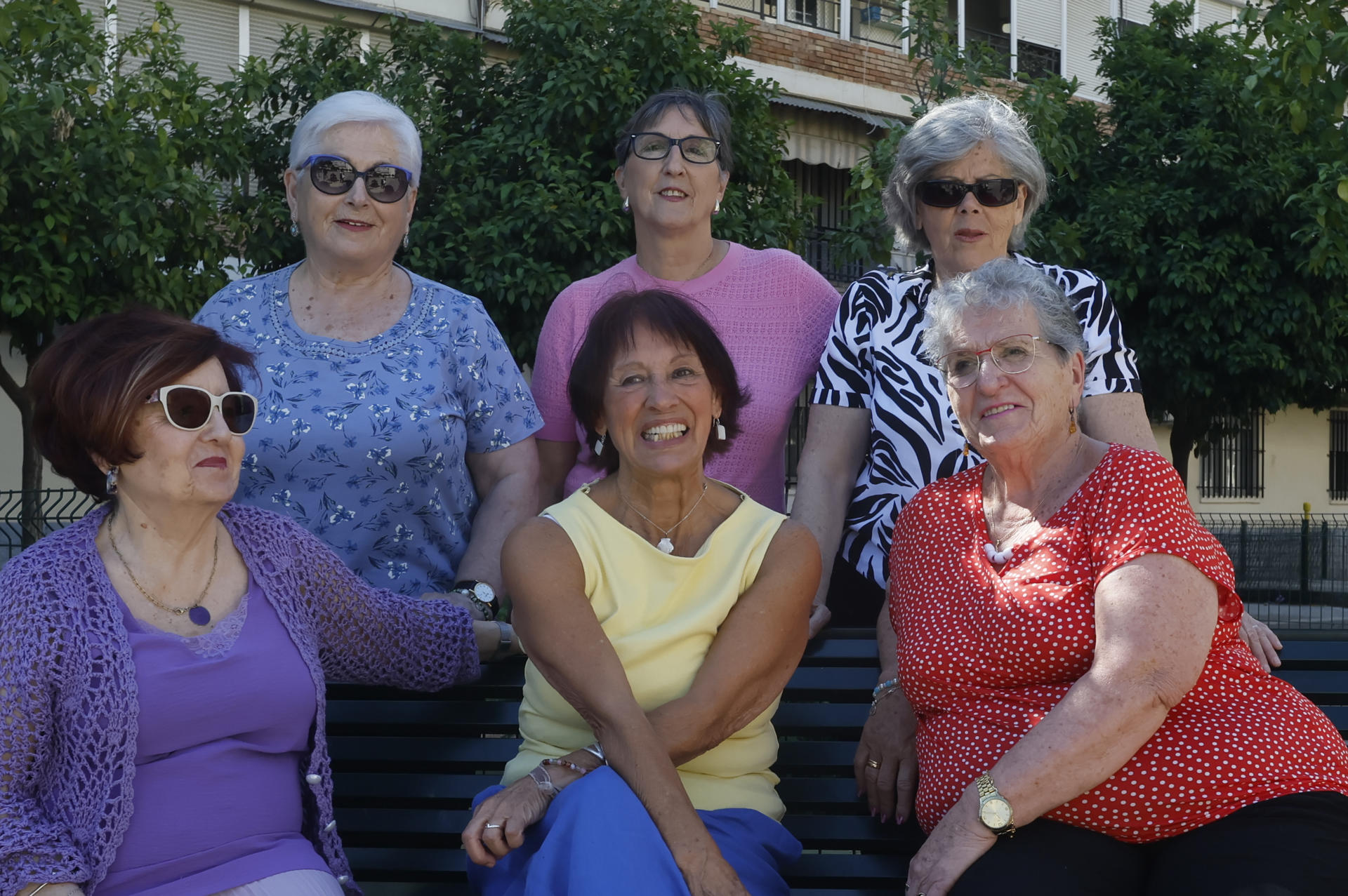 (De izq a dch y de arriba a abajo) Maricarmen Hinojosa, Julia Gutiérrez, Nati Asuero,Toñi Vidal, Maribel Cruces y Victoria Ropero, son algunas de las mujeres protagonistas del documental de Movistar Plus+, 'Ellas en la ciudad', que narra a través de sus testimonios la vida cuando llegaron a barrios de la periferia de Sevilla, desde la perspectiva de género la transformación de las ciudades en los últimos 50 años.EFE/José Manuel Vidal