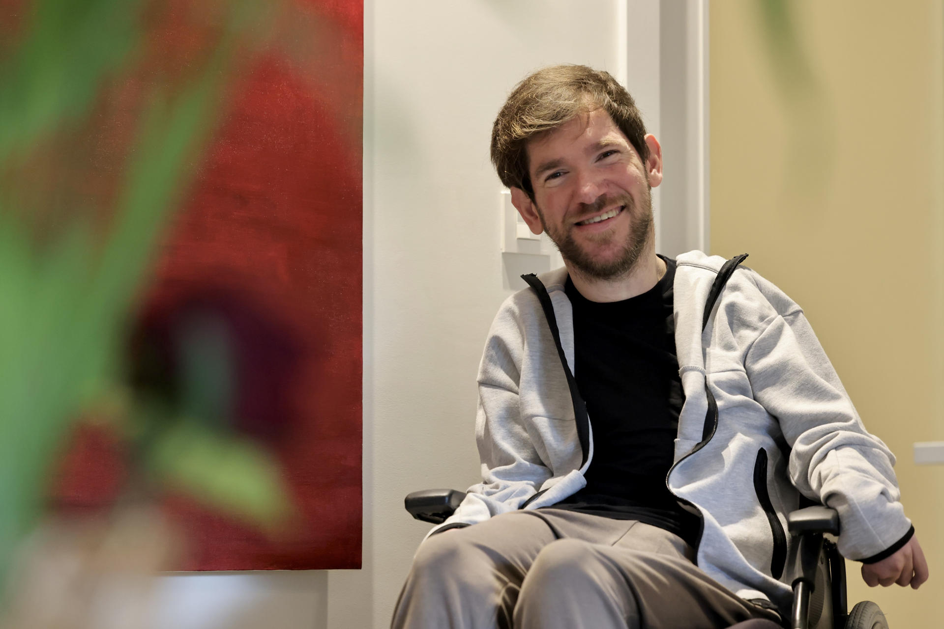 Telmo Irureta, que recibirá el próximo 12 de mayo el Premio Especial Talía 2025 por el cambio social y la inclusión de la discapacidad, habla en una entrevista con EFE sobre su trayectoria como actor y su recorrido hasta alcanzar el sueño de dedicarse a la interpretación. EFE/Javi Colmenero