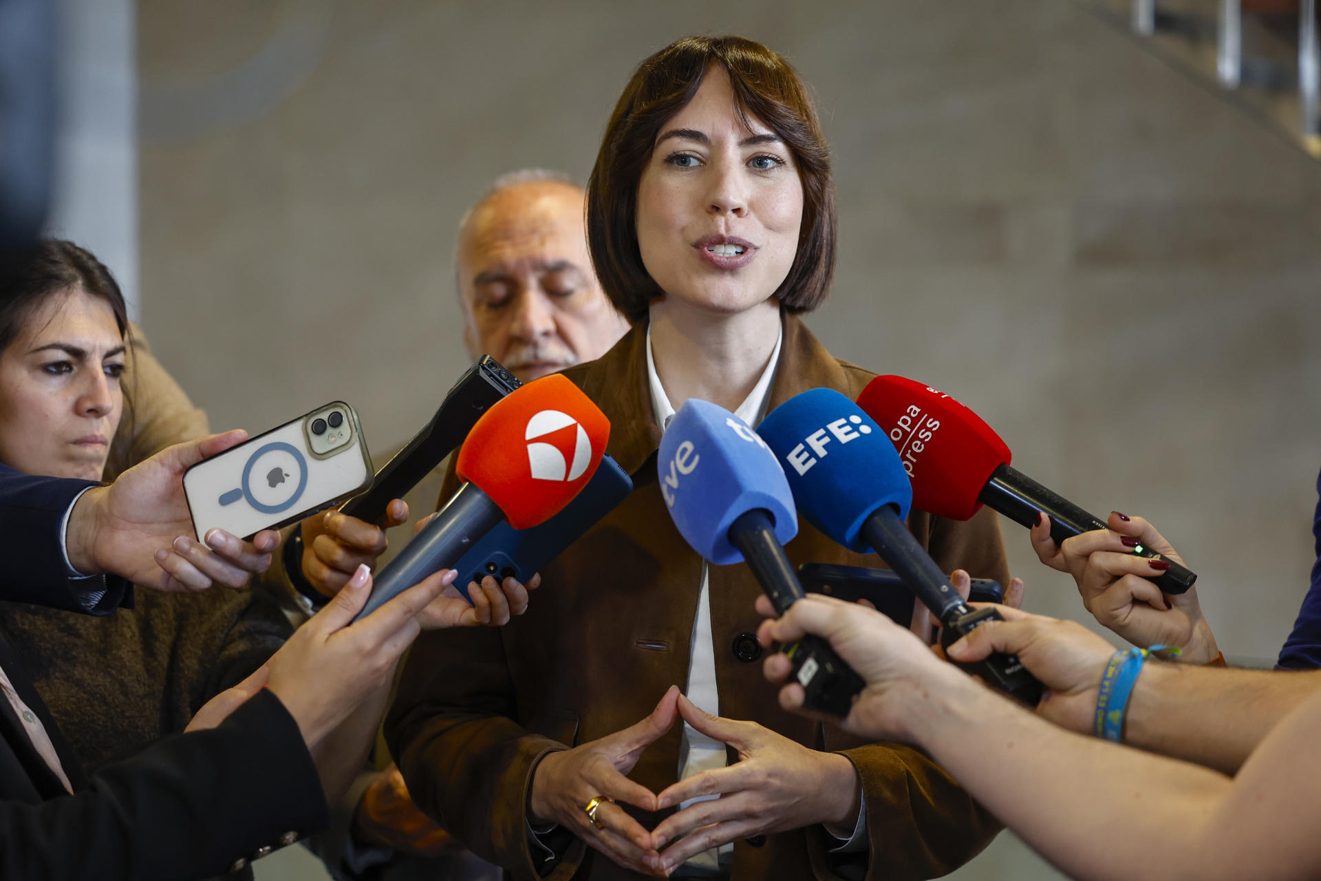 La ministra de Ciencia, Innovación y Universidades, Diana Morant, este lunes durante el Pleno del Consejo de Universidades en Madrid, para informar a las 91 universidades españolas, públicas y privadas, de la nueva ley que busca aumentar la calidad de los centros universitarios y frenar "los chiringuitos", tal como insiste el Ejecutivo.-EFE/ Chema Moya
