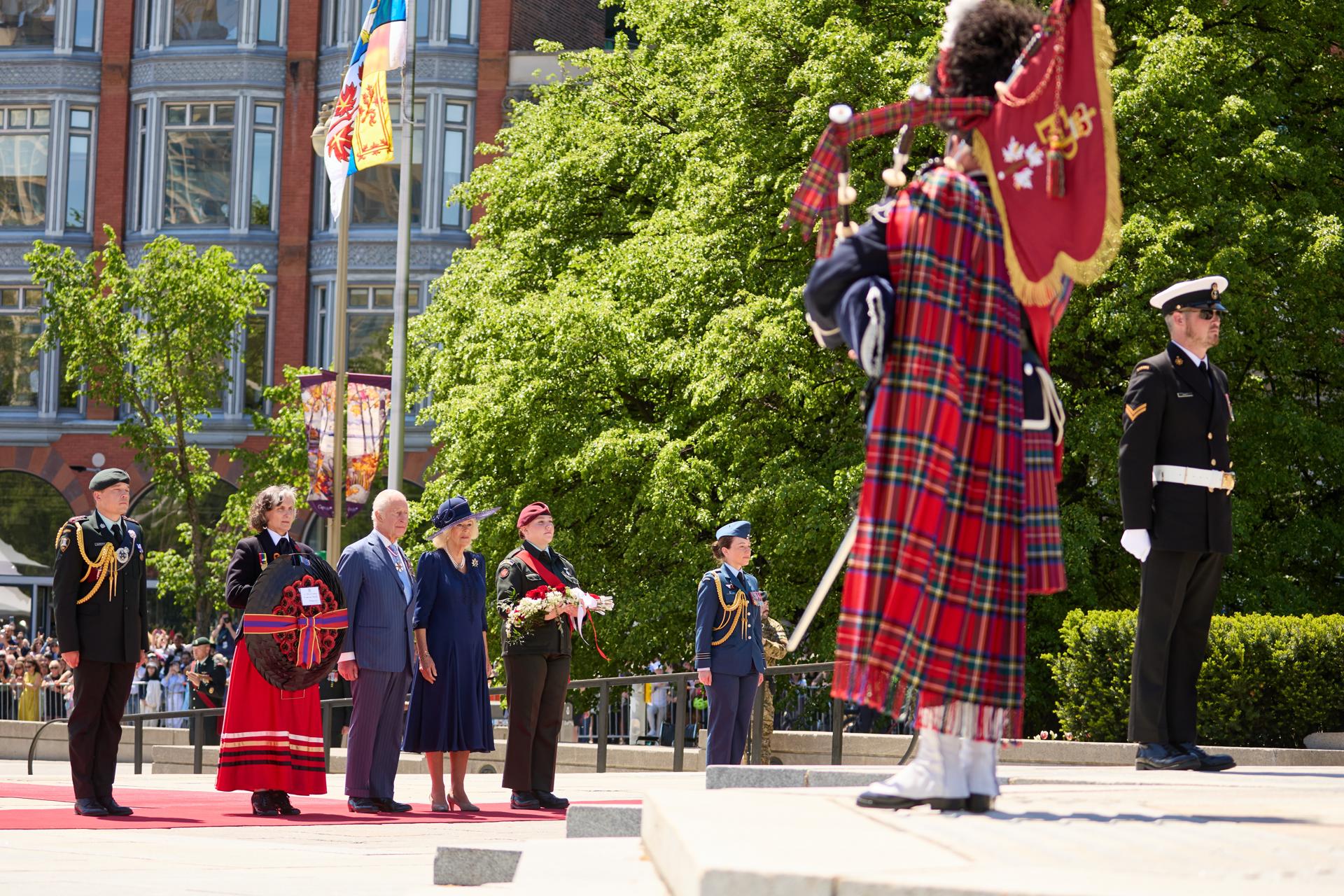 El rey Carlos III del Reino Unido y la reina Camila llegan para inaugurar formalmente el 45.º parlamento de Canadá en Ottawa (Canadá). EFE/EPA/ERIC REID  EPA-EFE/ERIC REID