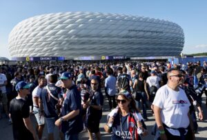 Aficionados de PSG e Inter en Múnich, Alemania. EFE/EPA/RONALD WITTEK