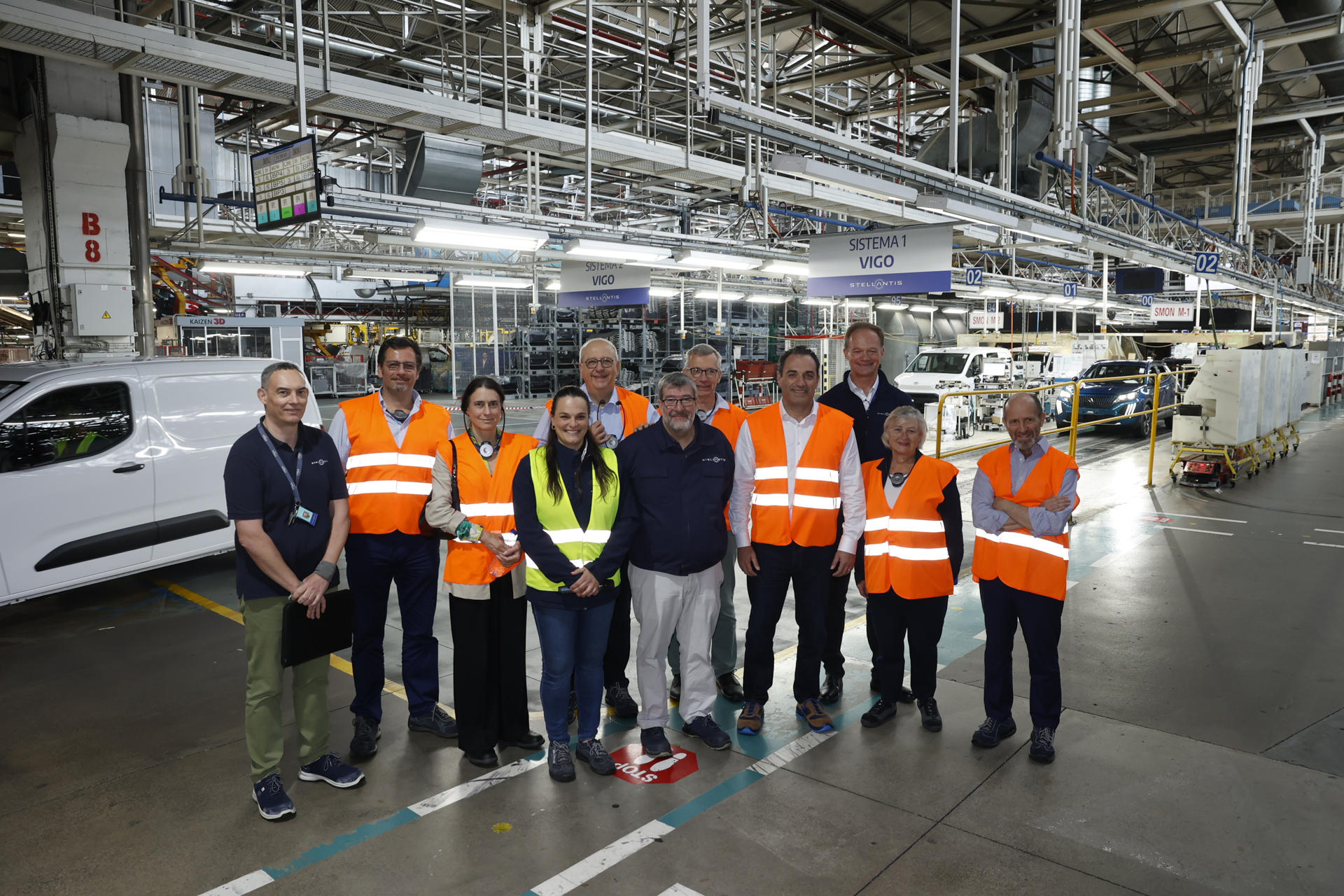 El consejero delegado de Stellantis, Antonio Filosa, que asumirá el cargo el 23 de junio, ha visitado este viernes la planta del grupo de automoción en Vigo, y ha destacado que España es "un país muy importante para la compañía". EFE/ Stellantis SOLO USO EDITORIAL SOLO DISPONIBLE PARA ILUSTRAR LA NOTICIA QUE ACOMPAÑA (CRÉDITO OBLIGATORIO)