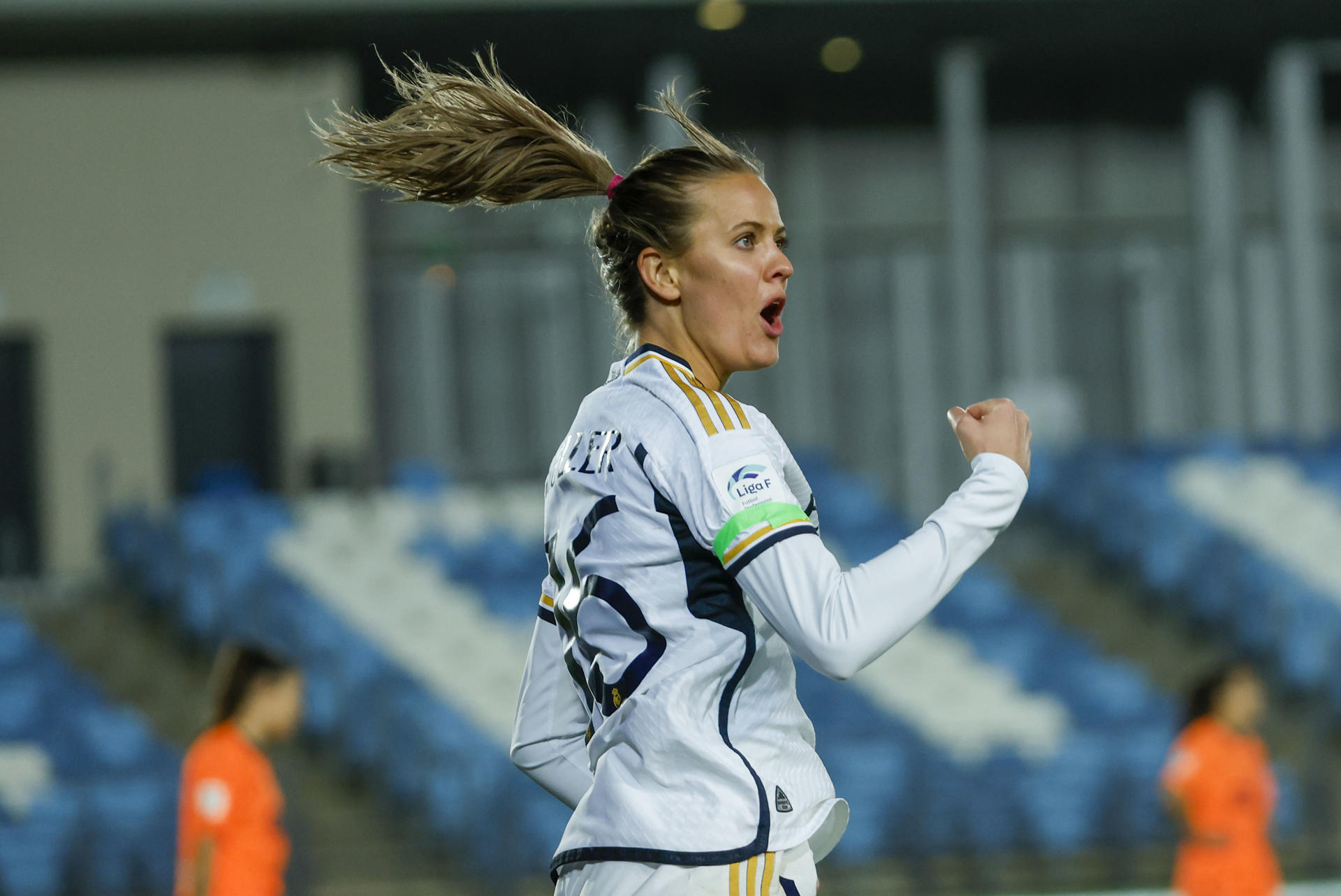 Foto de archivo de la delantera danesa Caroline Møller tras anotar ante el Valencia durante un partido de la Liga F en el estadio Alfredo di Stefano de Madrid. EFE/JuanJo Martín