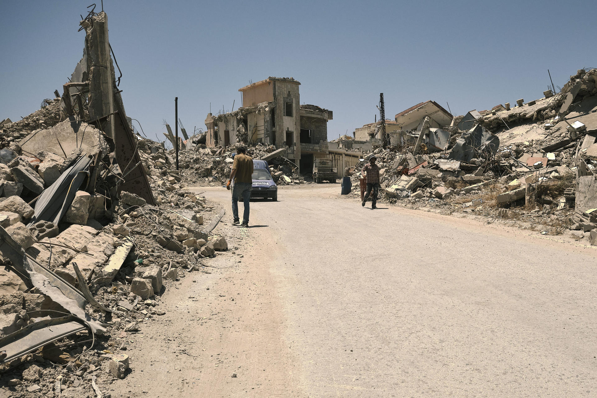 Vista de la destrucción en la localidad libanesa fronteriza de Yaroun, aún devastada tras la ofensiva del pasado año por parte del ejército israeli el pasado 23 de mayo de 2025. EFE/Edgar Gutiérrez