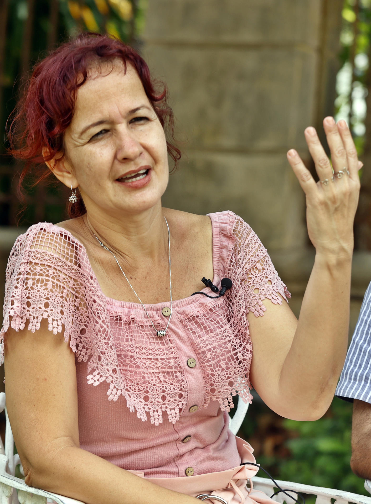 Fotografía de Jusmary Gómez Arencibia, coordinadora de la Red de Estudios Sociológicos del Trabajo del Centro de Investigaciones Psicológicas y Sociológicas (CIPS), hablando durante una entrevista con EFE en La Habana (Cuba). EFE/ Ernesto Mastrascusa