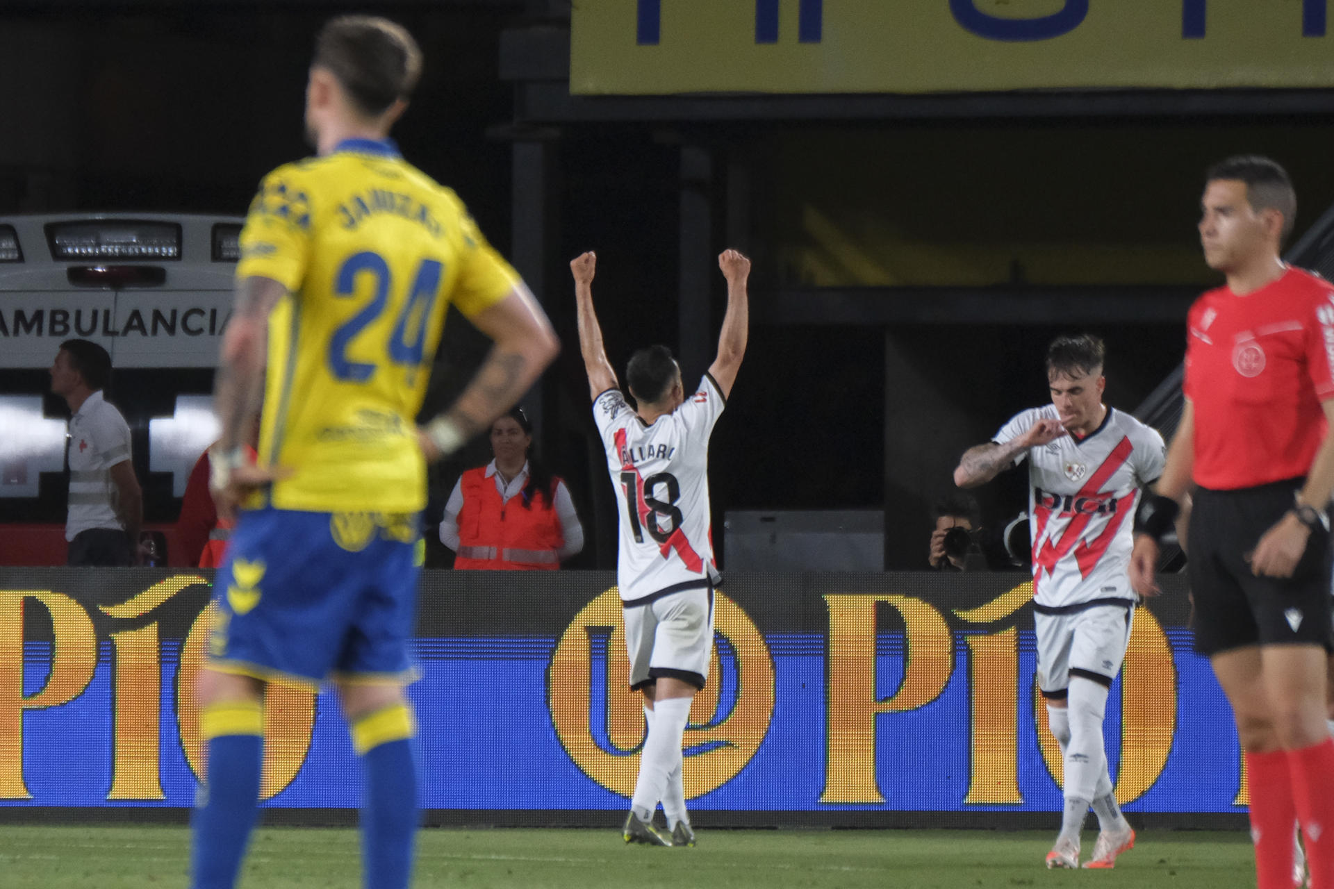 Álvaro García celebra su gol ante la UD Las Palmas. EFE / Angel Medina G.