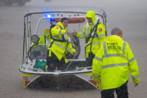 Personal de emergencia durante las inundaciones que afectan al este de Australia.
EFE/EPA/Lindsay Moller AUSTRALIA AND NEW ZEALAND OUT