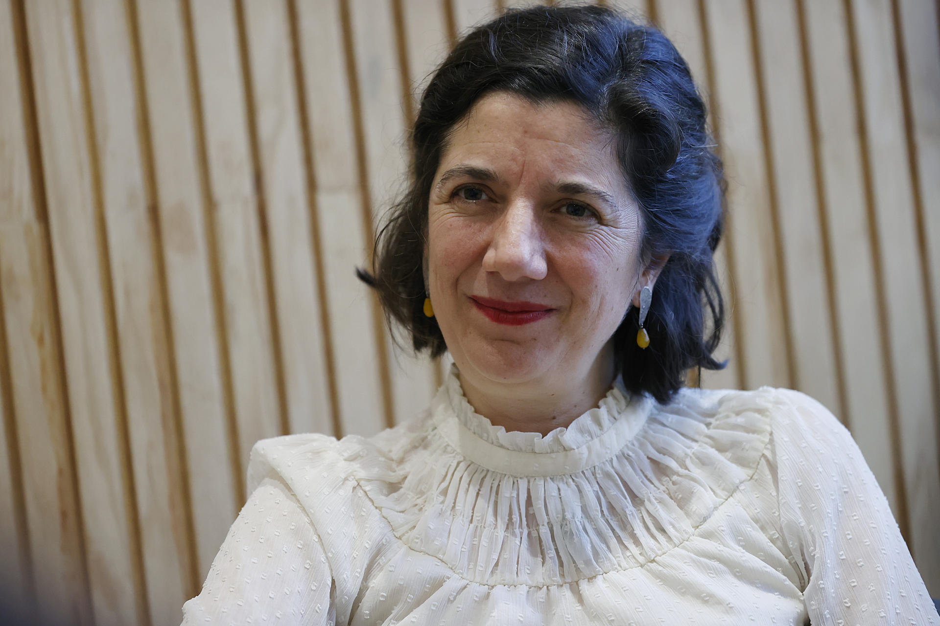 La ministra chilena de Ciencia y Tecnología, y portavoz del Gobierno, Aisen Etcheverry, habla durante una entrevista con EFE este miércoles, en Santiago (Chile). Aisén Etcheverry dijo en entrevista con EFE que Latinoamérica puede aspirar a tener soberanía tecnológica y ejercer un rol activo en el futuro del desarrollo tecnológico. EFE/ Elvis González