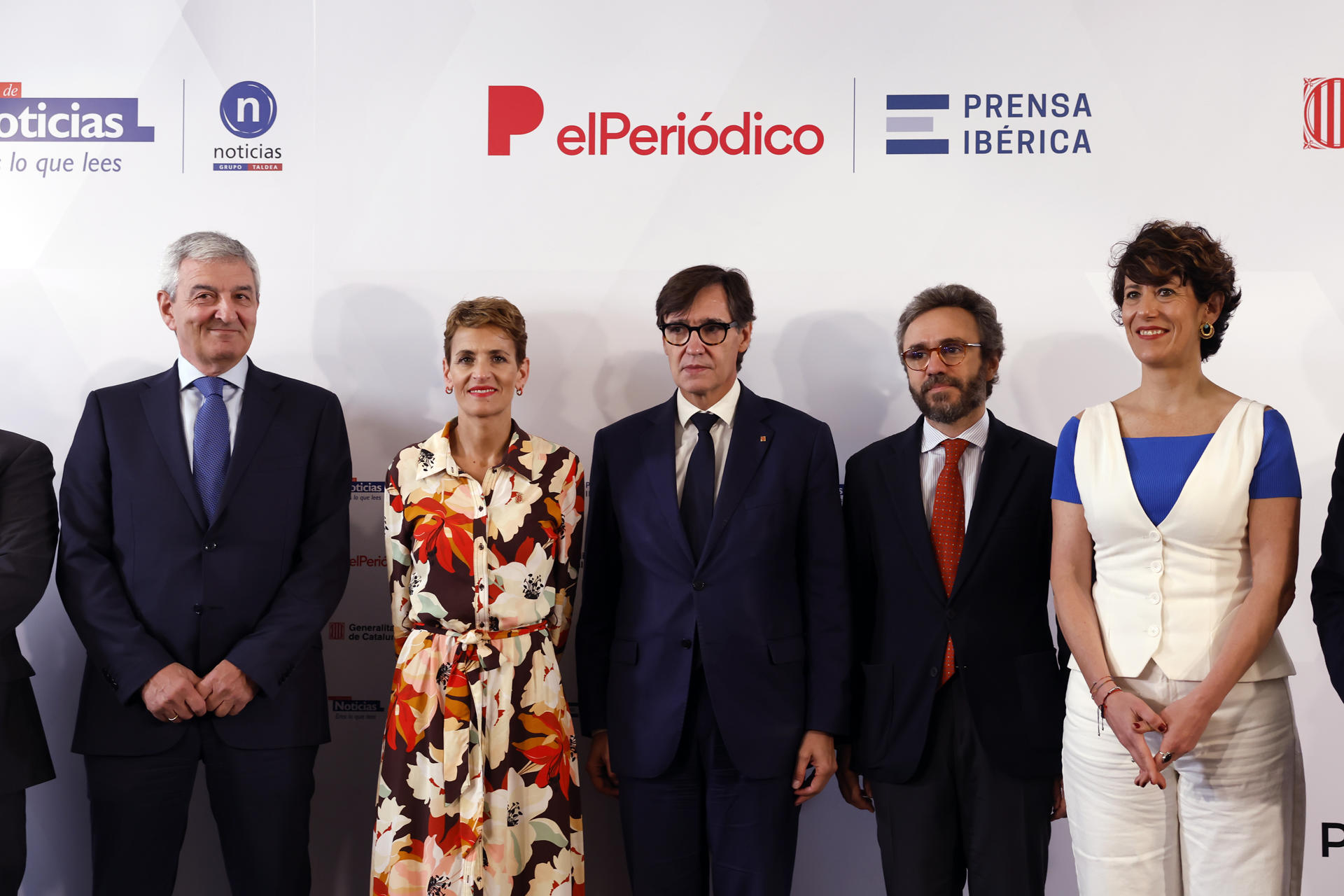 El presidente catalán, Salvador Illa, participa en un desayuno informativo en el que será presentado por la ministra de Inclusión, Seguridad Social y Migraciones, Elma Saiz con la presencia de la presidenta del Gobierno Foral Maria Chivite. EFE/ Jesus Diges
