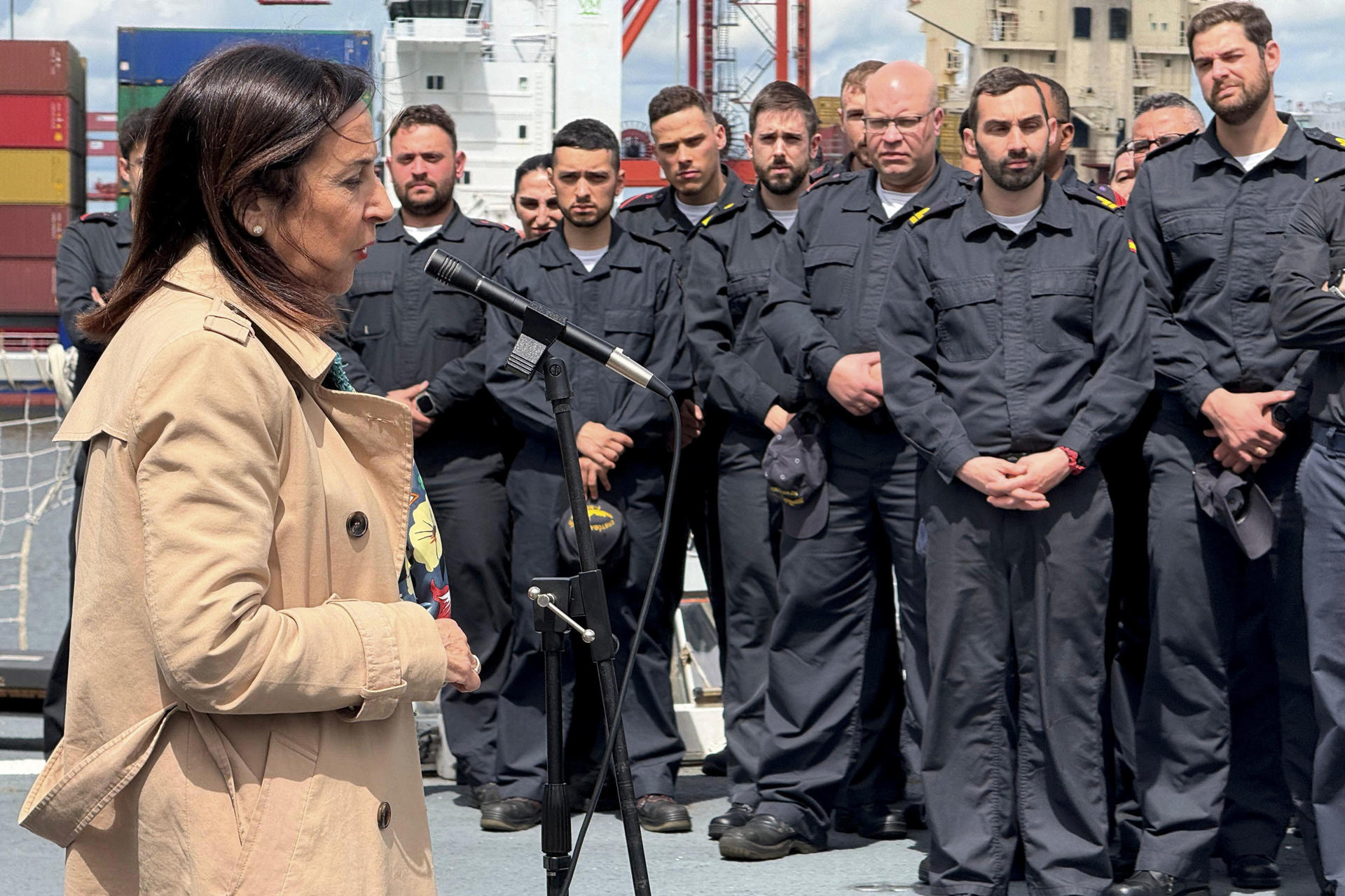 La ministra de Defensa, Margarita Robles, visita la fragata Cristobal Colón, este miércoles en Dublín (Irlanda), tras participar en un ejercicio naval avanzado de la OTAN en el mar del Norte. EFE/Mº De Defensa CRÉDITO OBLIGATORIO SOLO USO PERMITIDO PARA ILUSTRAR LA NOTICIA QUE APARECE EN EL PIE DE FOTO SÓLO USO EDITORIAL