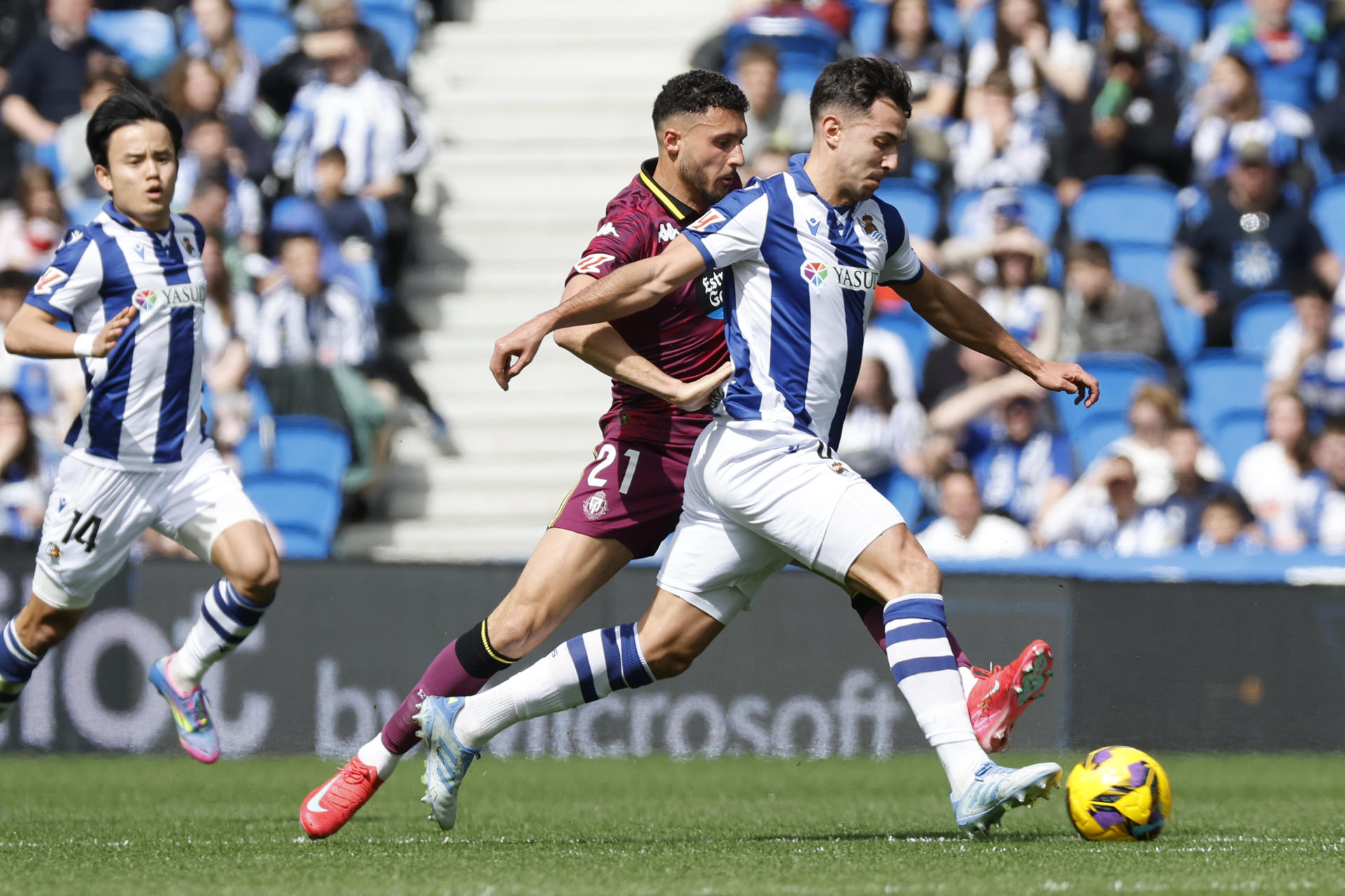 El centrocampista de la Real Sociedad Martín Zubimendi (d). EFE/ Archivo/ Juan Herrero