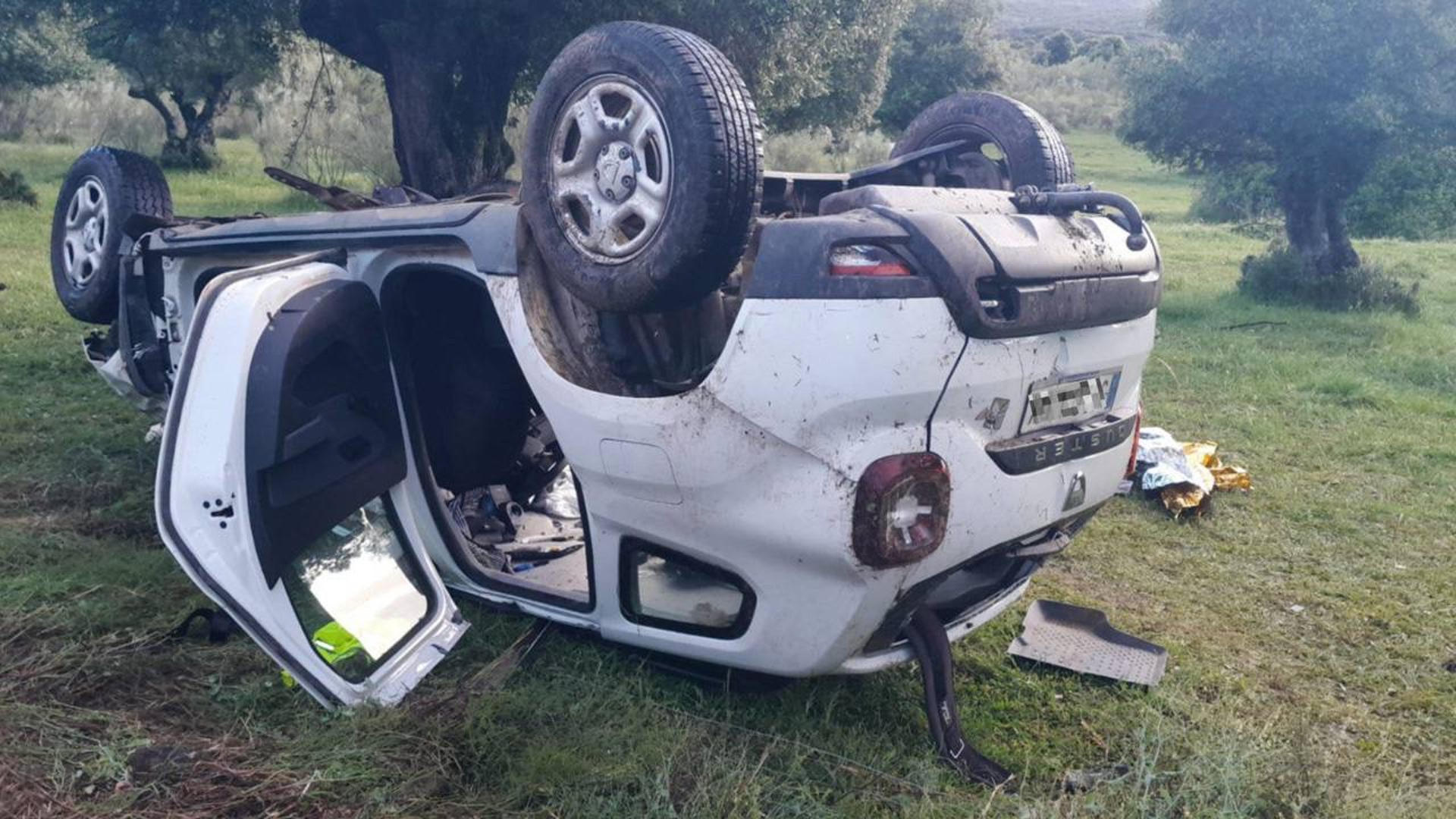 Dos mujeres y dos hombres han fallecido y otro varón ha resultado herido de carácter menos grave tras una colisión frontal entre dos turismos, este viernes, en la carretera N-630, en el término municipal de Plasencia (Cáceres), han informado la Guardia Civil y el Centro Coordinador de Emergencias 112 de Extremadura. EFE/ Servicio de Bomberos de la Diputación de Cáceres (SEPEI) / SOLO USO EDITORIAL SOLO DISPONIBLE PARA ILUSTRAR LA NOTICIA QUE ACOMPAÑA (CRÉDITO OBLIGATORIO)