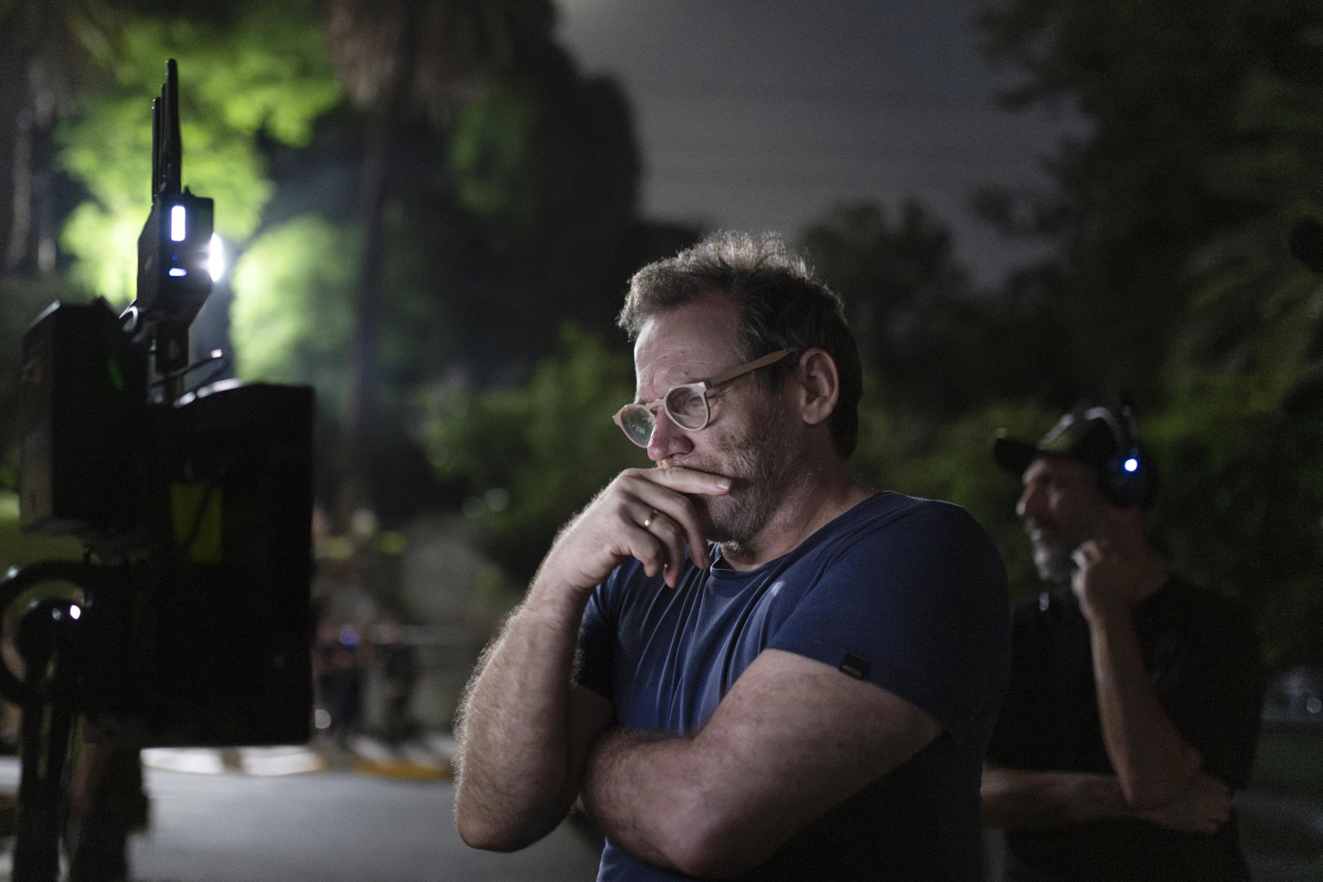 Fotografía cedida por Netflix que muestra al director Bruno Stagnaro durante el rodaje de la serie argentina 'El Eternauta'. EFE/ Marcos Ludevid / Netflix