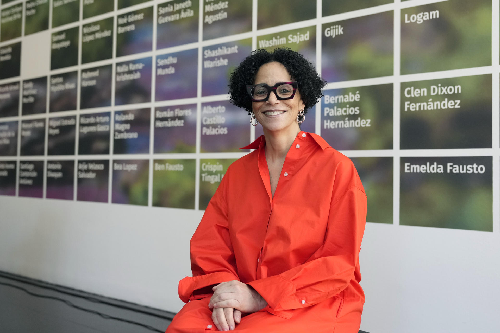 La artista cubano-estadounidense Coco Fusco presenta en el MACBA su exposición 'He aprendido a nadar en seco', que investiga la confrontación entre arte y poder en la Cuba postrevolucionaria. EFE/Alejandro García