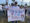 Familiares de presos protestan en demanda de mejores condiciones para sus allegados, a las afueras de la cárcel de máxima seguridad 'La Roca', este 7 de mayo, en Guayaquil (Ecuador). EFE/Cristina Bazán
