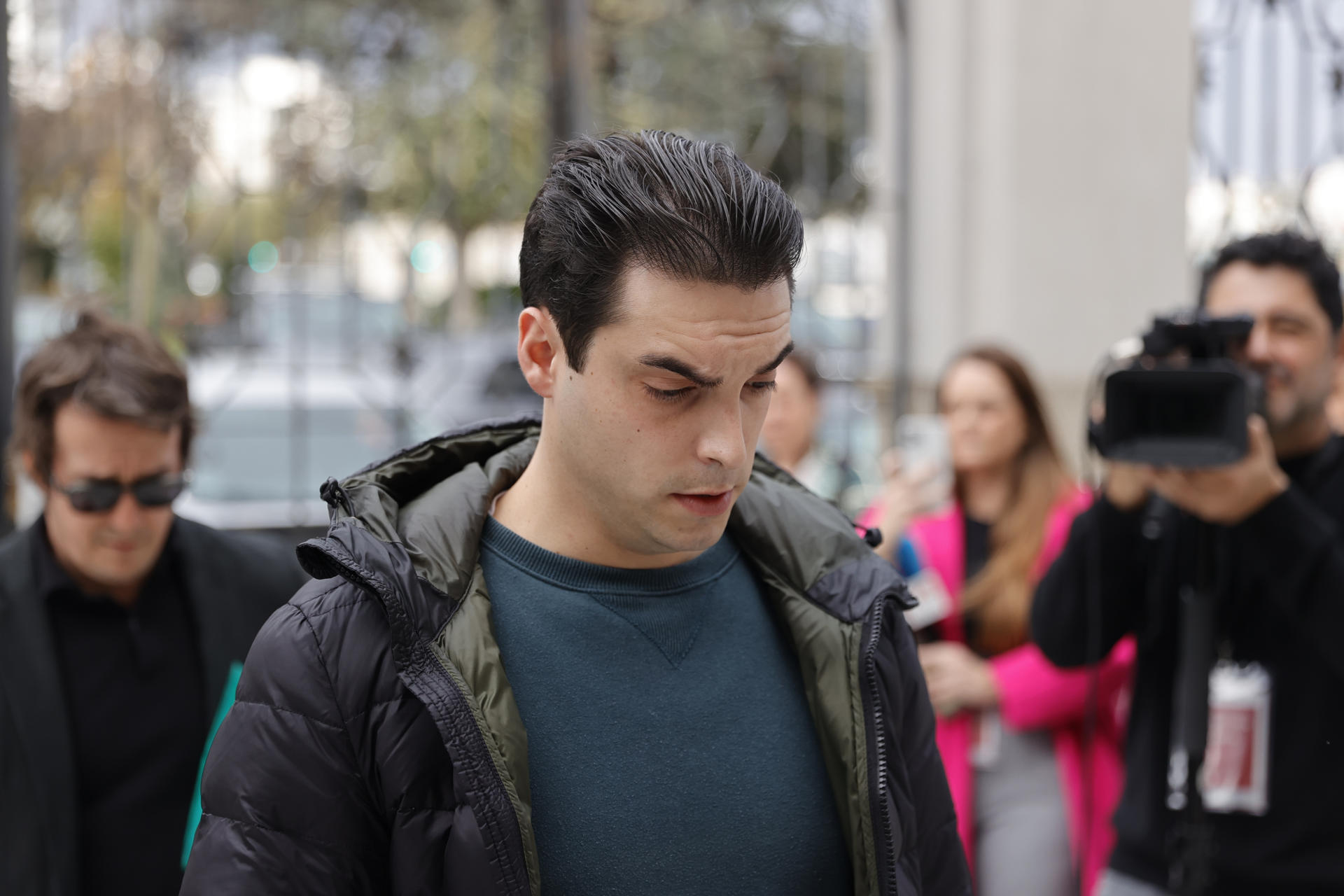 Imagen de archivo de Alejandro Mínguez en la entrada de la Audiencia Provincial de A Coruña. EFE/Cabalar