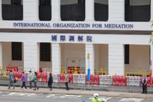 Imagen de la sede de la Organización Internacional para la Mediación en Hong Kong, el 30 de mayo de 2025. EFE/EPA/MAY JAMES