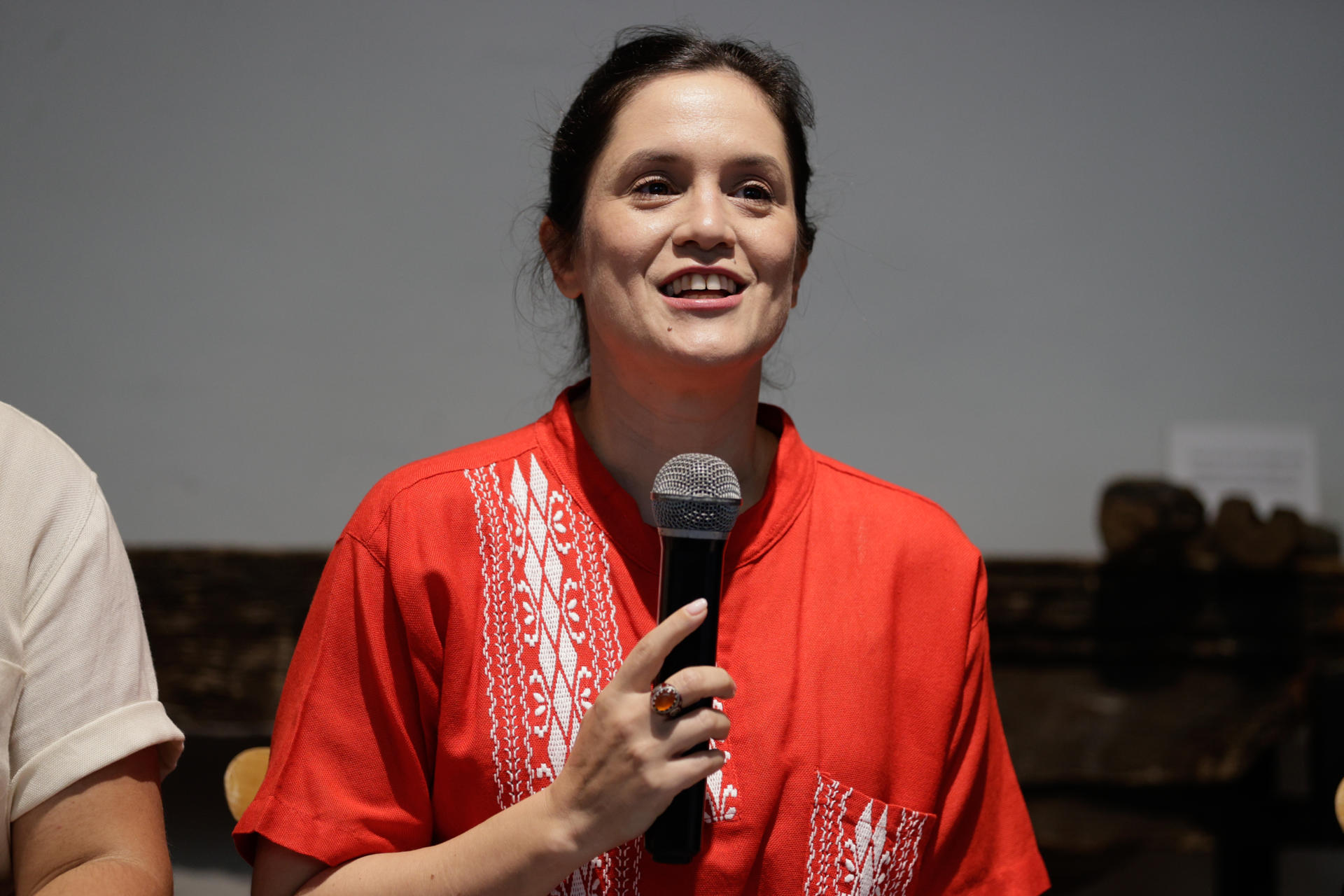 La ministra de Cultura de Paraguay, Adriana Ortiz, habla en una rueda de prensa este martes, en la Casa de la Independencia en Asunción (Paraguay). EFE/ Juan Pablo Pino