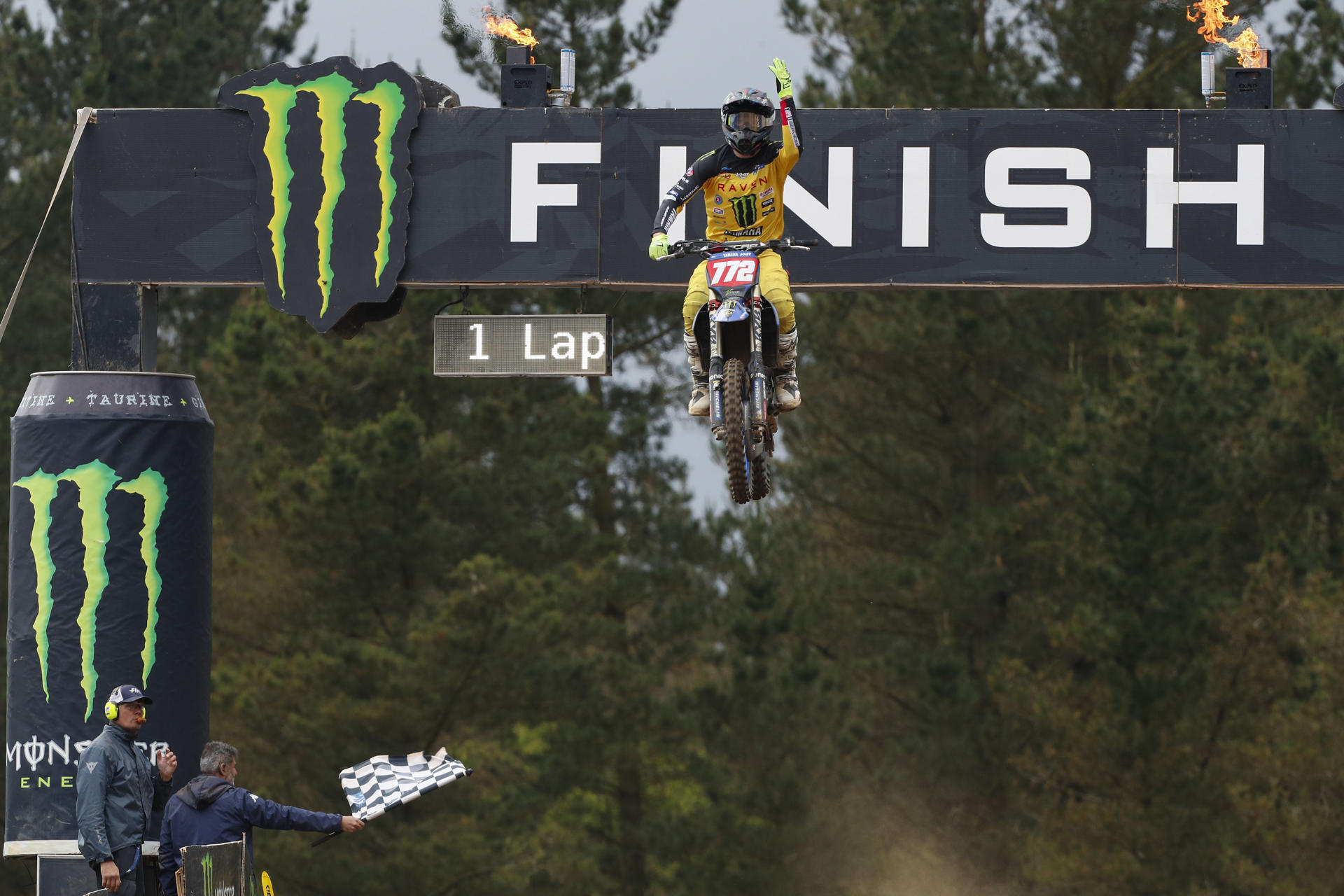 Janis Martins Reisulis, de Yamaha, durante el Gran Premio de España dentro del campeonato mundial de Motocross, este sábado. EFE/ Eliseo Trigo