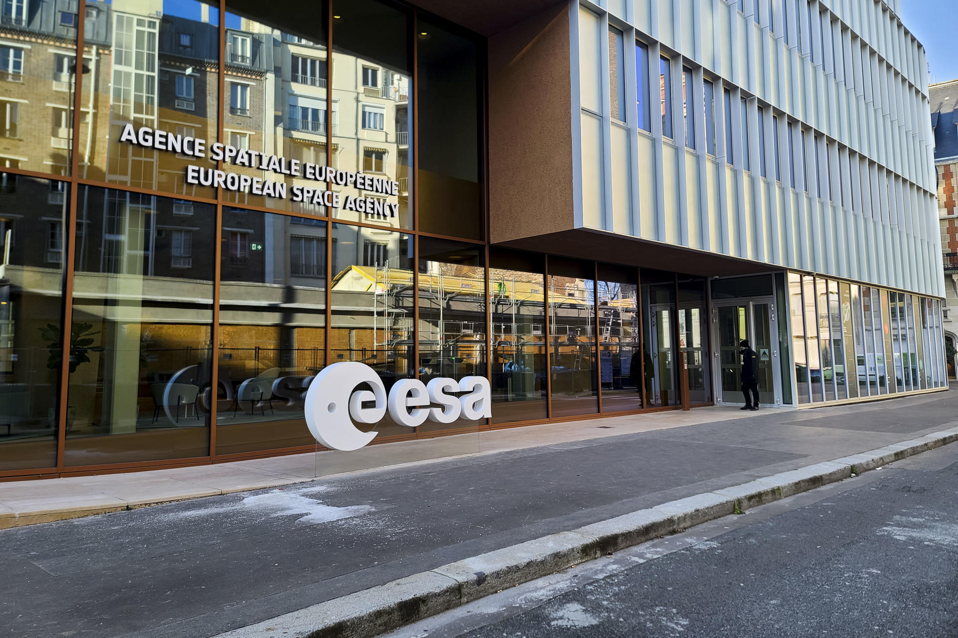 Imagen de archivo del exterior de la sede de la Agencia Espacial Europea (ESA) en París, Francia. EFE/ Edgar Sapiña