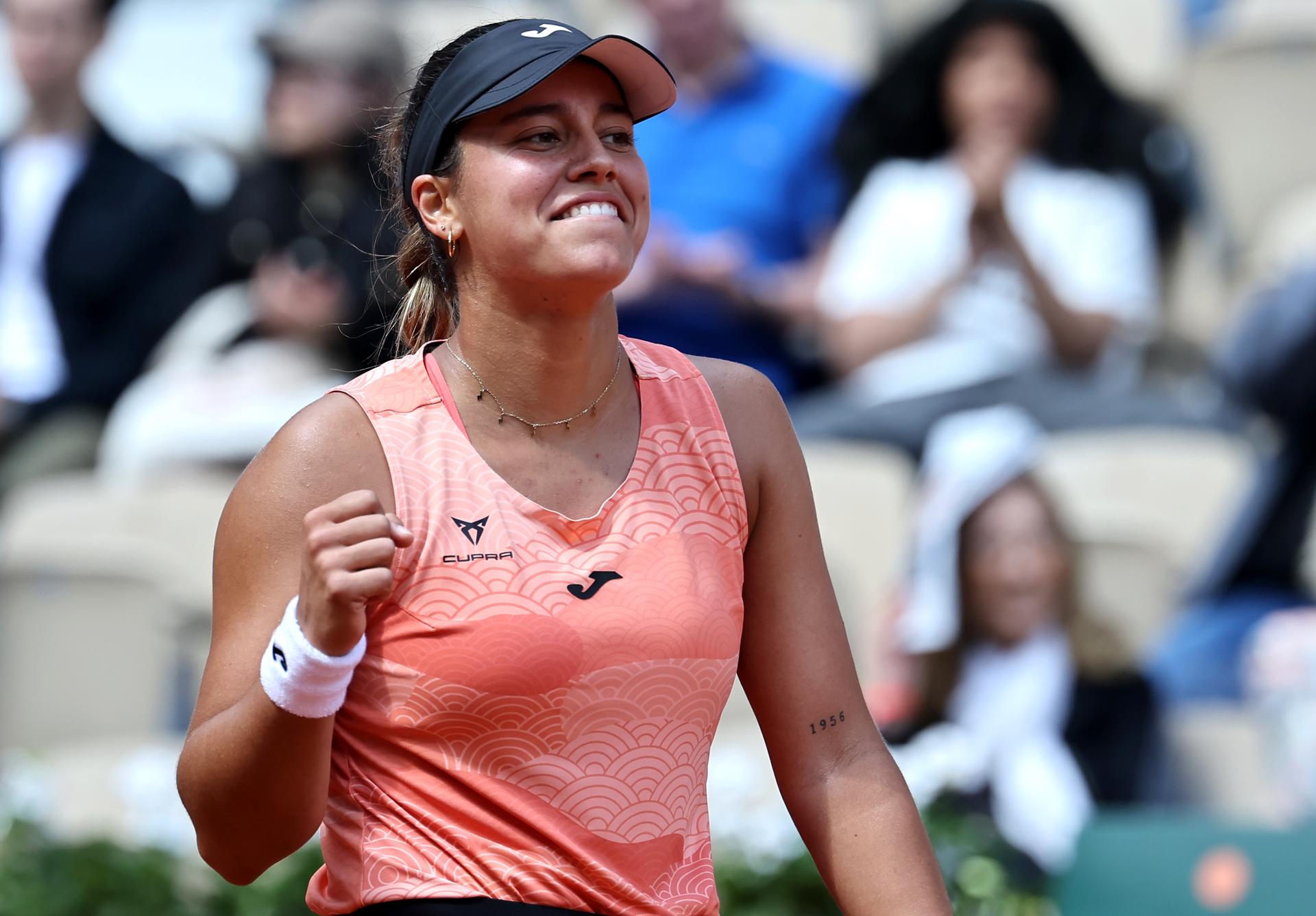 Jessica Bouzas tras ganar a Emma Navarro en la primera ronda de Roland Garros. EFE/EPA/CHRISTOPHE PETIT TESSON