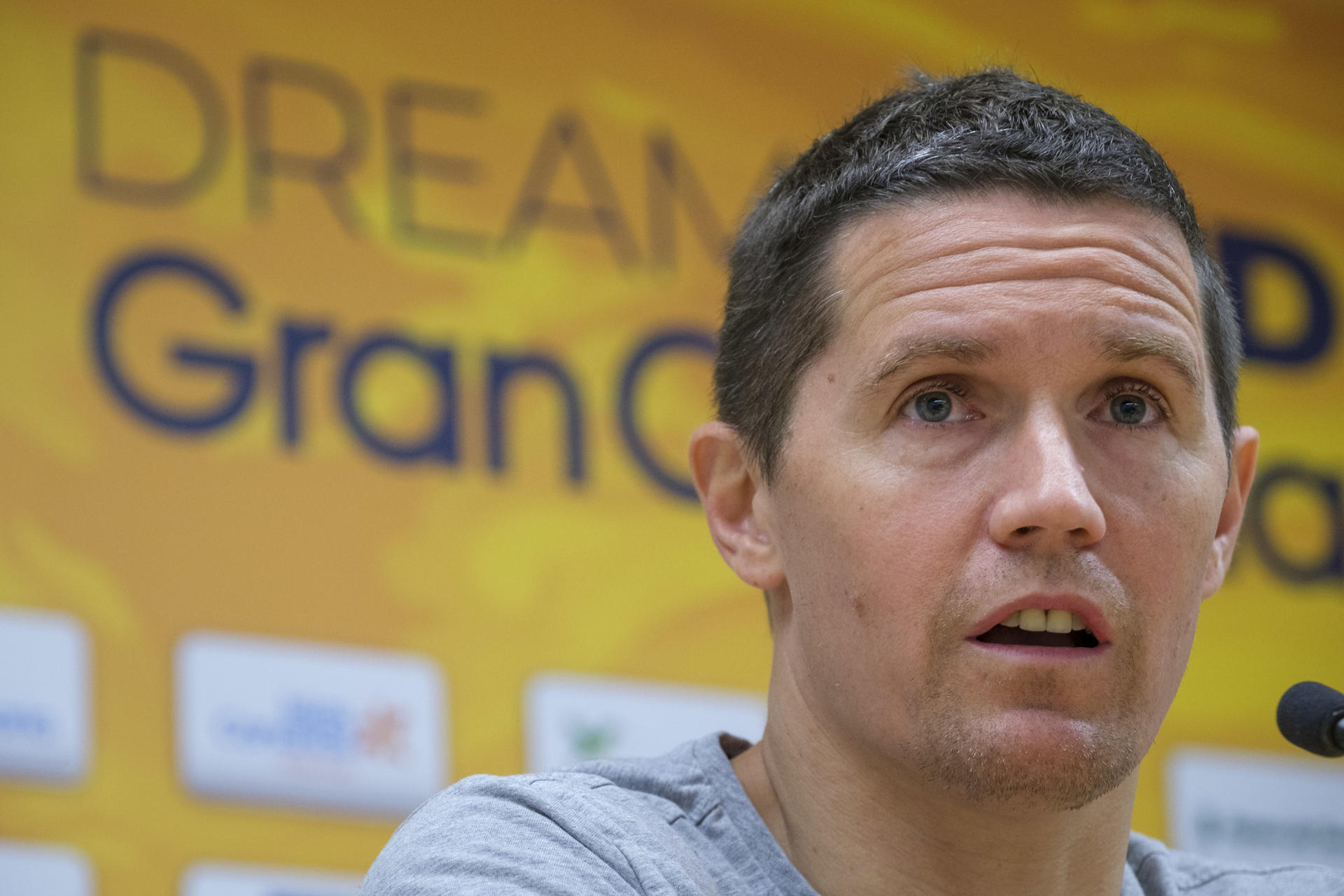 El entrenador del Dreamland Gran Canaria, Jaka Lakovic, en rueda de prensa previa al partido que su equipo disputa contra el Covirán Granada en la Liga Endesa. EFE/Ángel Medina G.