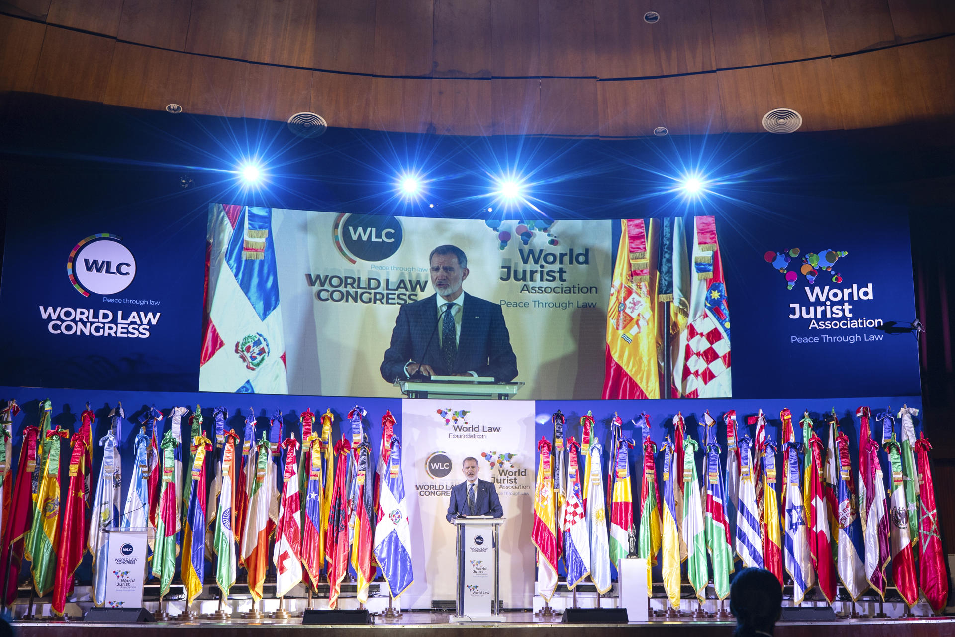 El rey de España, Felipe VI, habla durante la clausura del XXIX Congreso Mundial del Derecho (WLC) este martes, en la Universidad Autónoma de Santo Domingo (UASD) en Santo Domingo (República Dominicana). EFE/ Orlando Barría