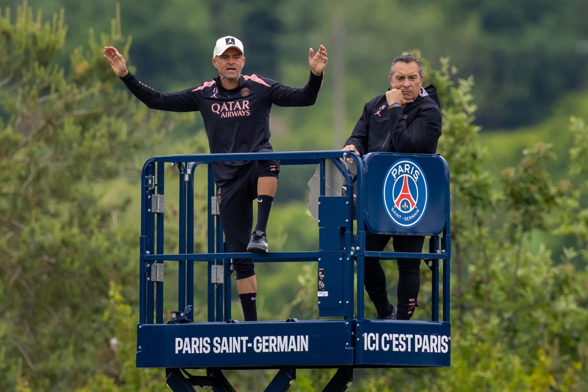 El entrenador del PSG, Luis Enrique, durante el entrenaiento de este miércoles. EFE/EPA/CHRISTOPHE PETIT TESSON