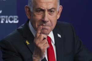 El primer ministro israelí, Benjamín Netanyahu, durante una conferencia de prensa en Jerusalén, 21 de mayo de 2025. (Jerusalén) 
EFE/EPA/RONEN ZVULUN / POOL
 
//////////
 
JERUSALEM (-), 21/05/2025.- Israeli Prime Minister Benjamin Netanyahu addresses a press conference in Jerusalem, 21 May 2025. (Jerusalén) EFE/EPA/RONEN ZVULUN / POOL