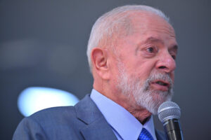 Fotografía de archivo del 11/07/2024 del presidente de Brasil, Luiz Inácio Lula da Silva, durante una reunión con deportistas paralímpicos y olímpicos. EFE/Andre Borges