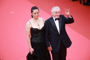 Robert De Niro (R) y Tiffany Chen asisten a la proyección de 'Partir Un Jour (Leave One Day)' y a la ceremonia de inauguración del 78º Festival de Cine de Cannes, en Cannes, Francia, el 13 de mayo de 2025. El festival de cine se celebra del 13 al 24 de mayo de 2025. (Cine, Francia) EFE/EPA/CLEMENS BILAN
```